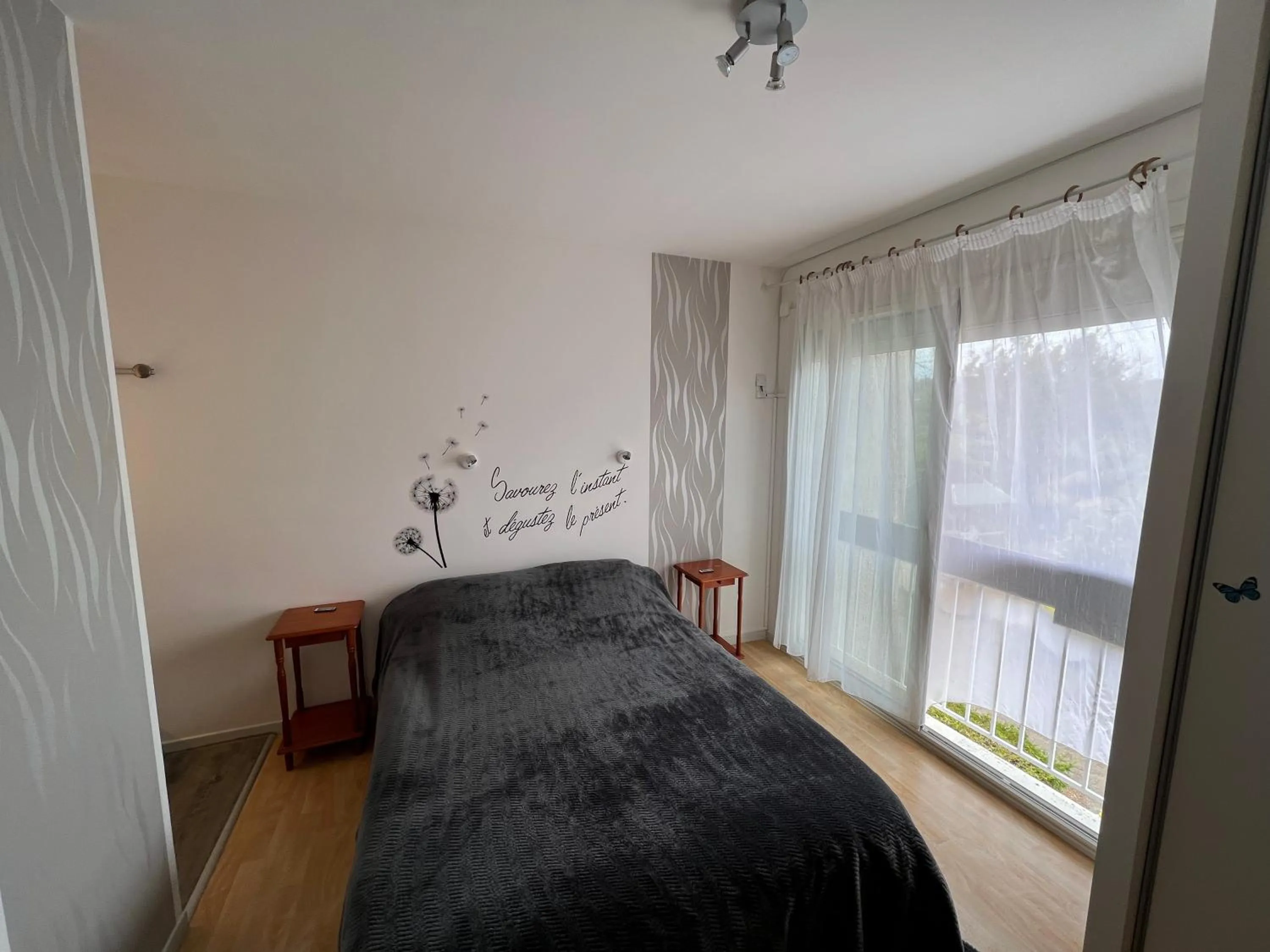 Photo of the whole room, Bed in Résidence Les Milandes