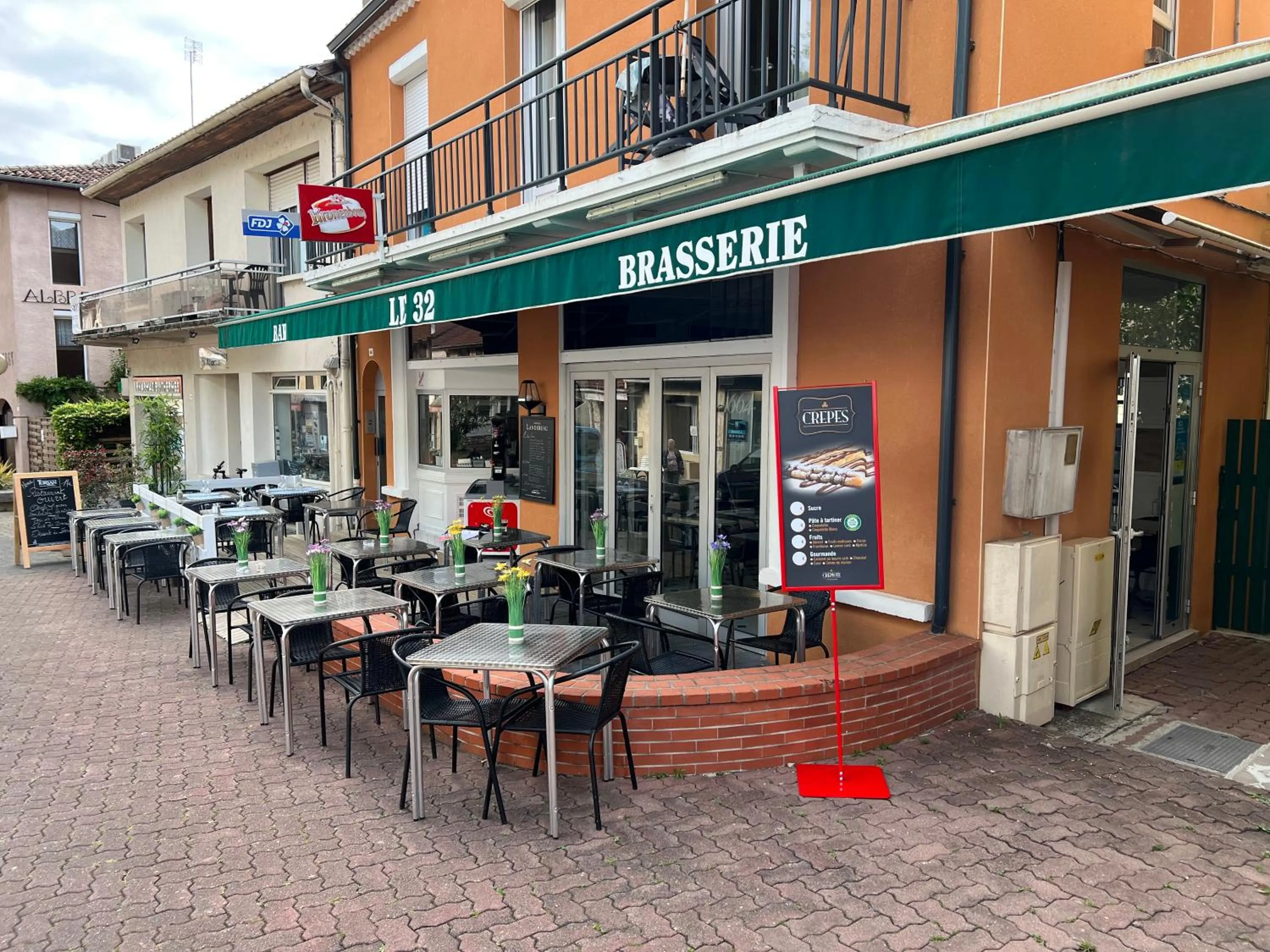 Restaurant/places to eat in Résidence Les Milandes