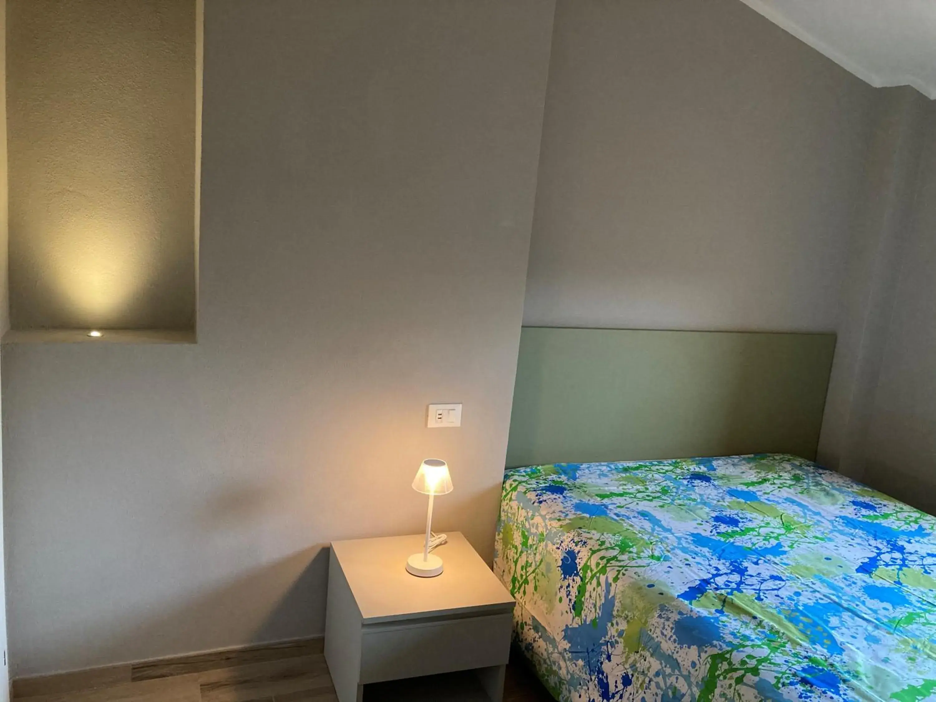 Small Double Room in Delica Small Double Room in Delica