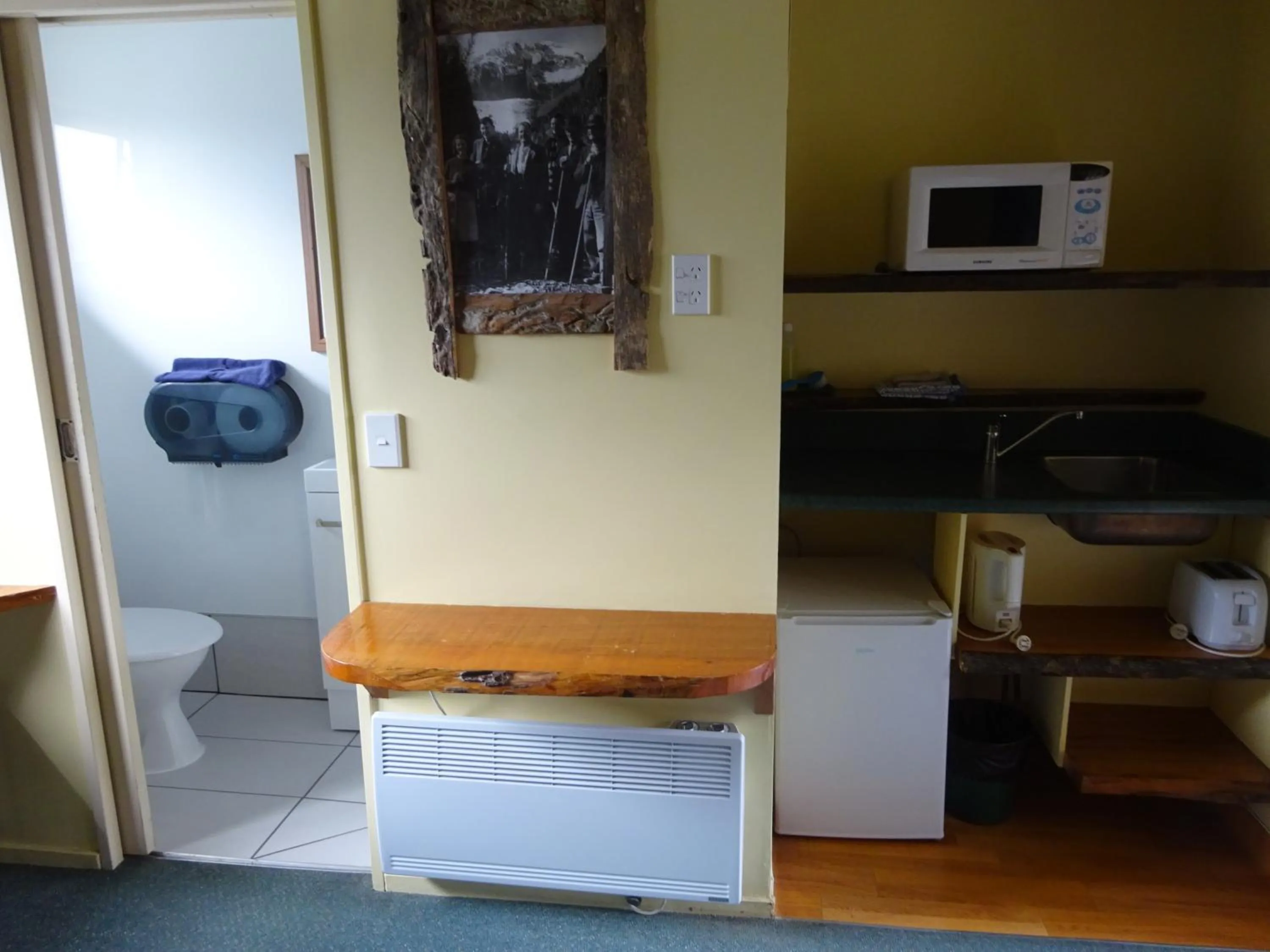 Kitchen or kitchenette in Glow Worm Accommodation