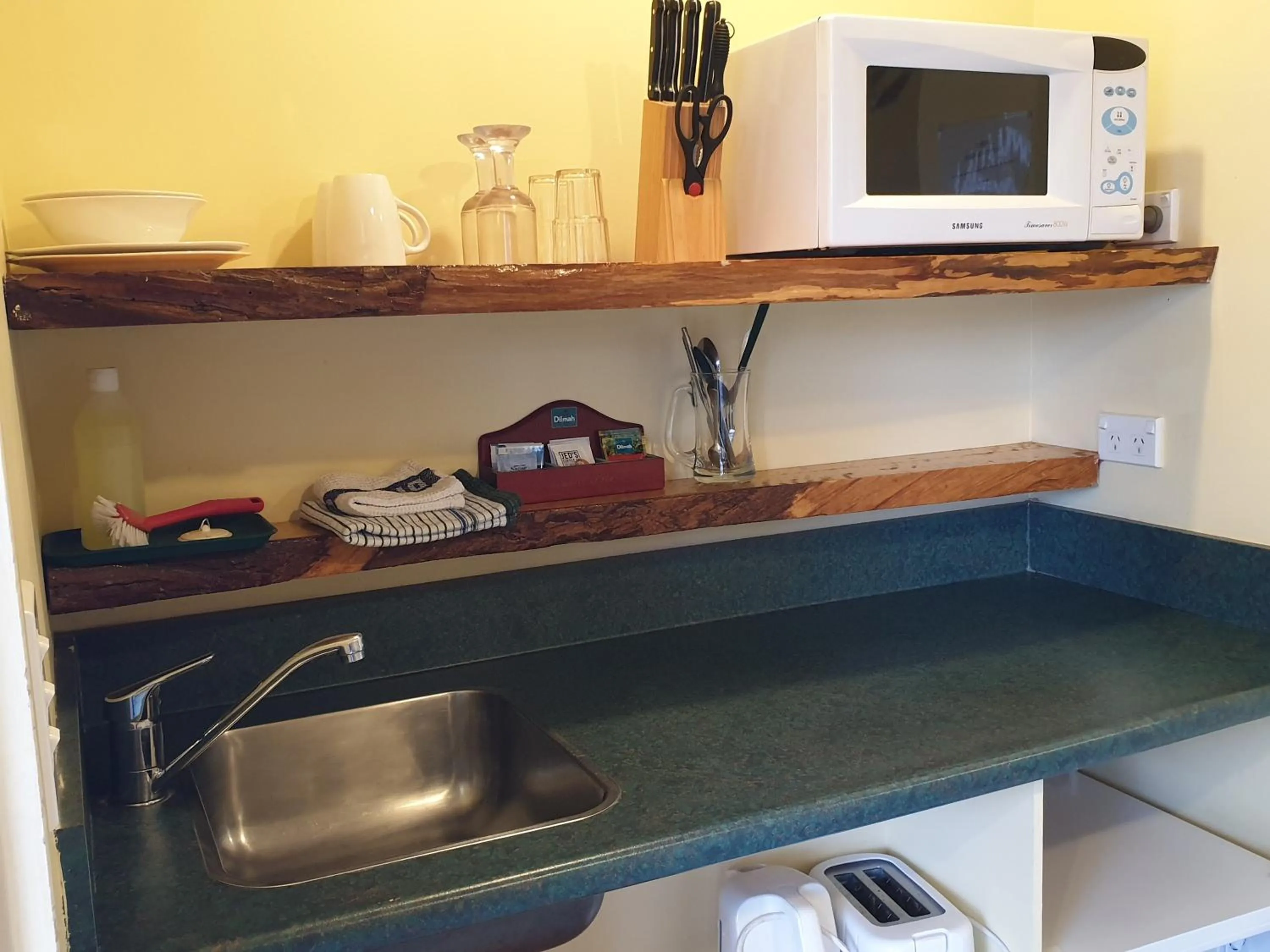 Kitchen or kitchenette in Glow Worm Accommodation