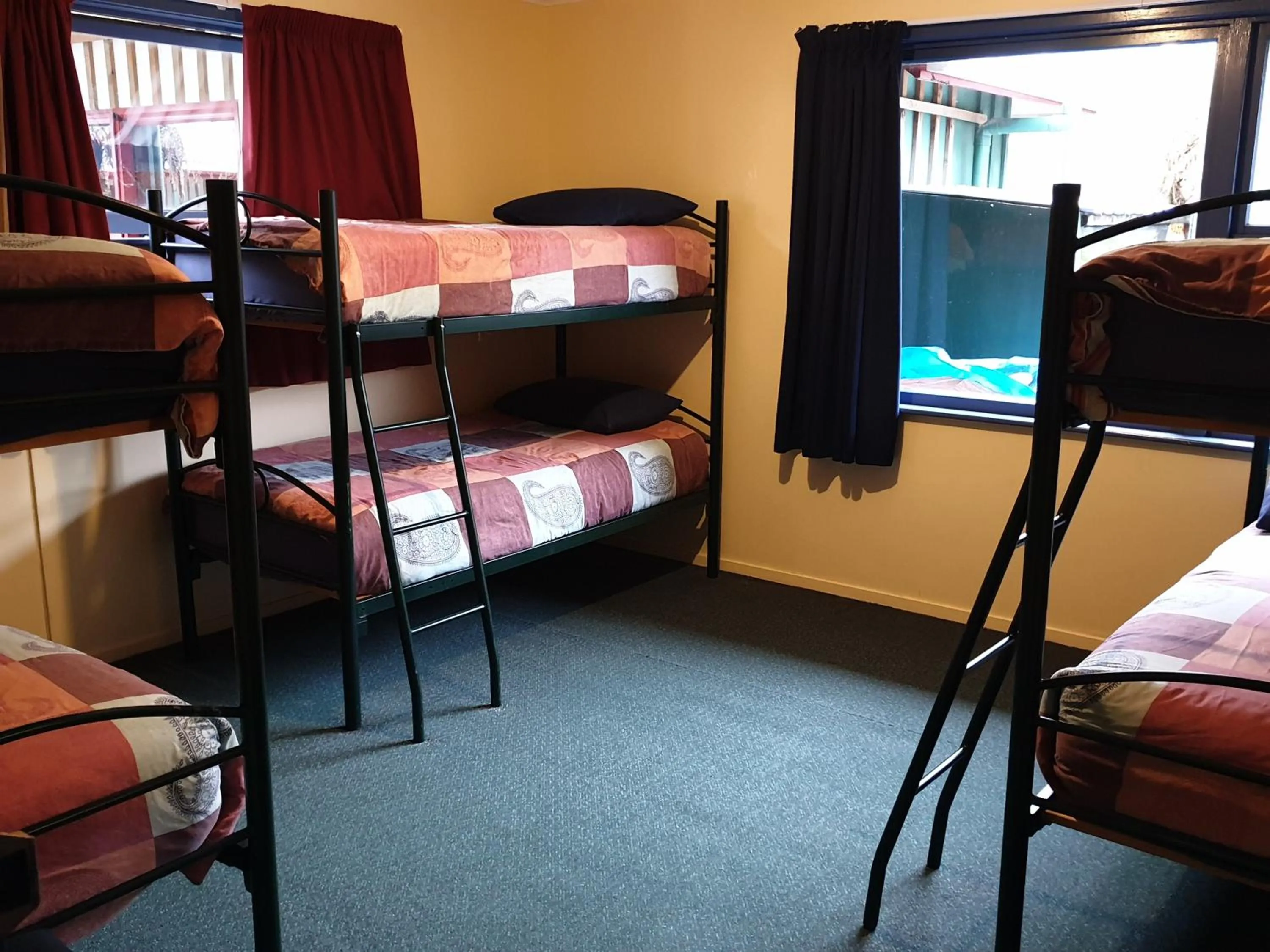 Bedroom, Bed in Glow Worm Accommodation