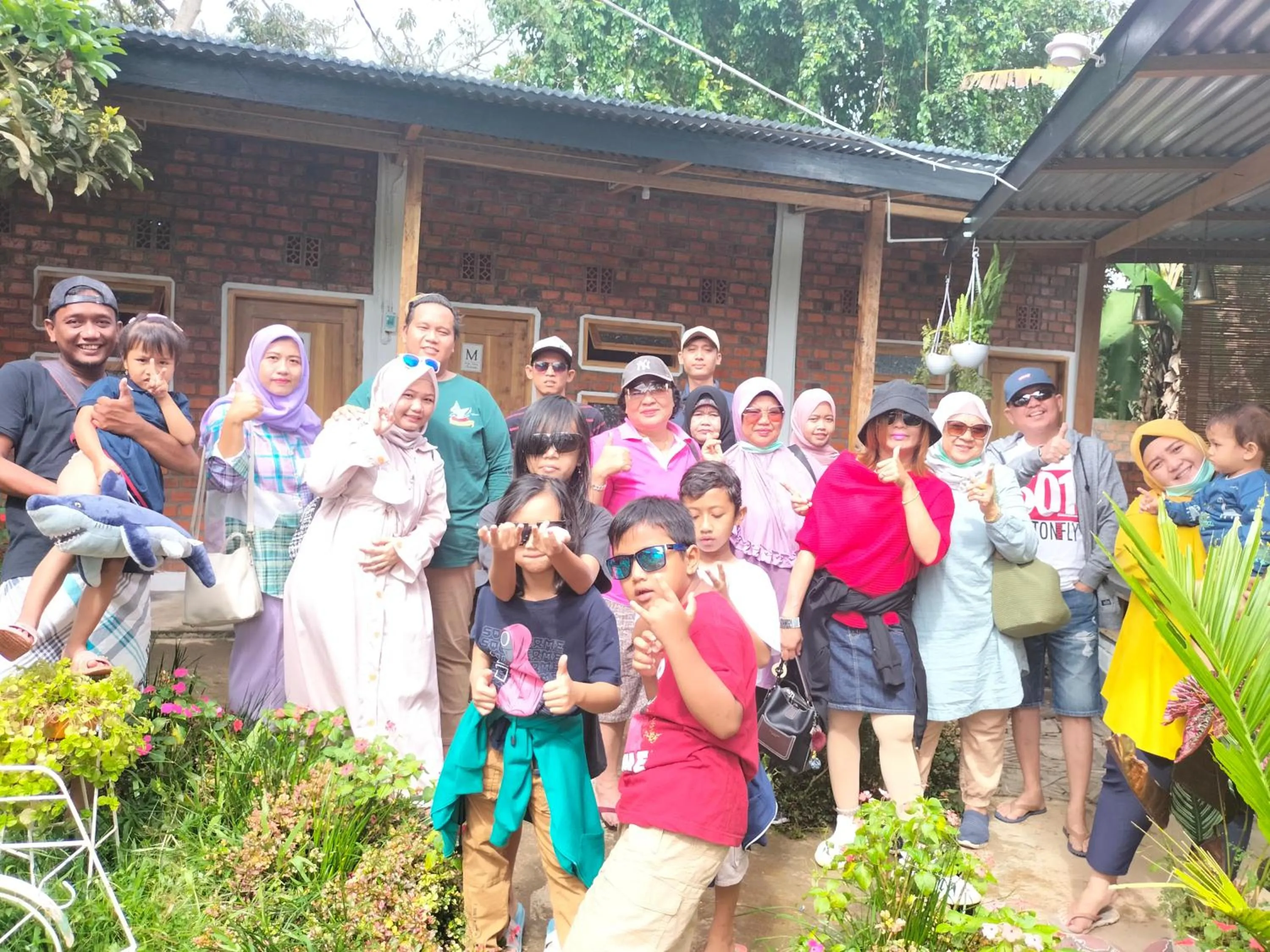 AZALEA GARDEN HOMESTAY