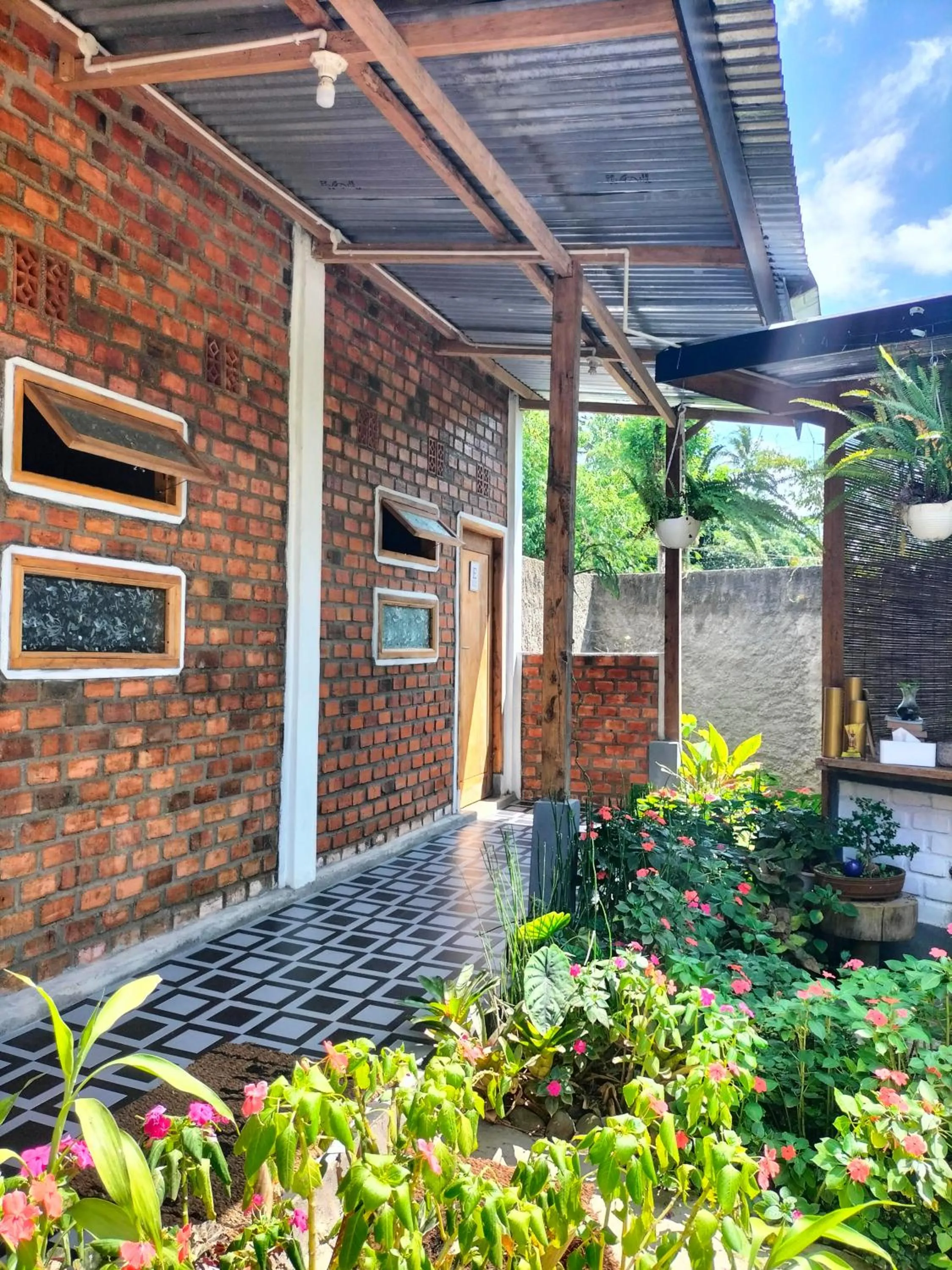 AZALEA GARDEN HOMESTAY