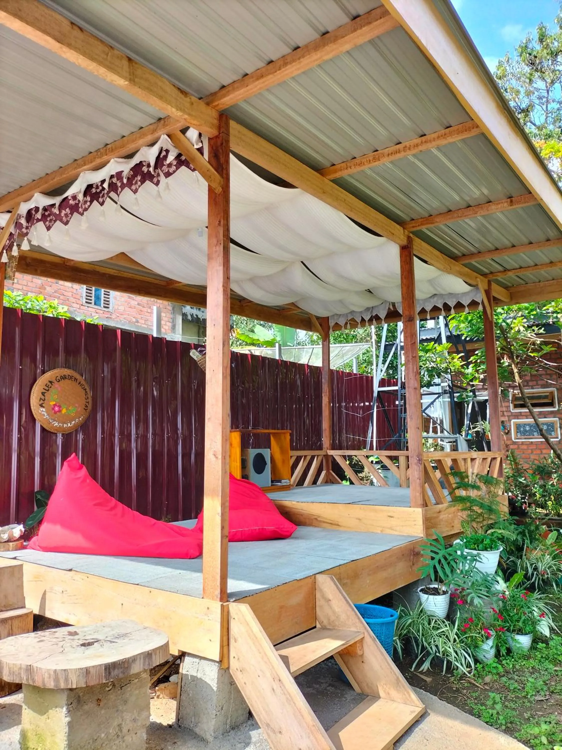 AZALEA GARDEN HOMESTAY