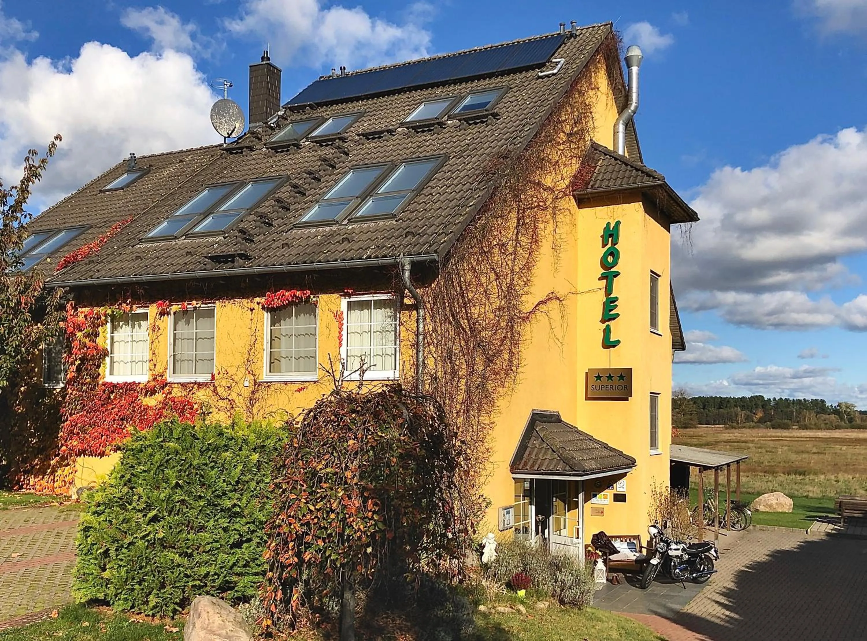 Facade/entrance in Hotel am Müritz-Nationalpark