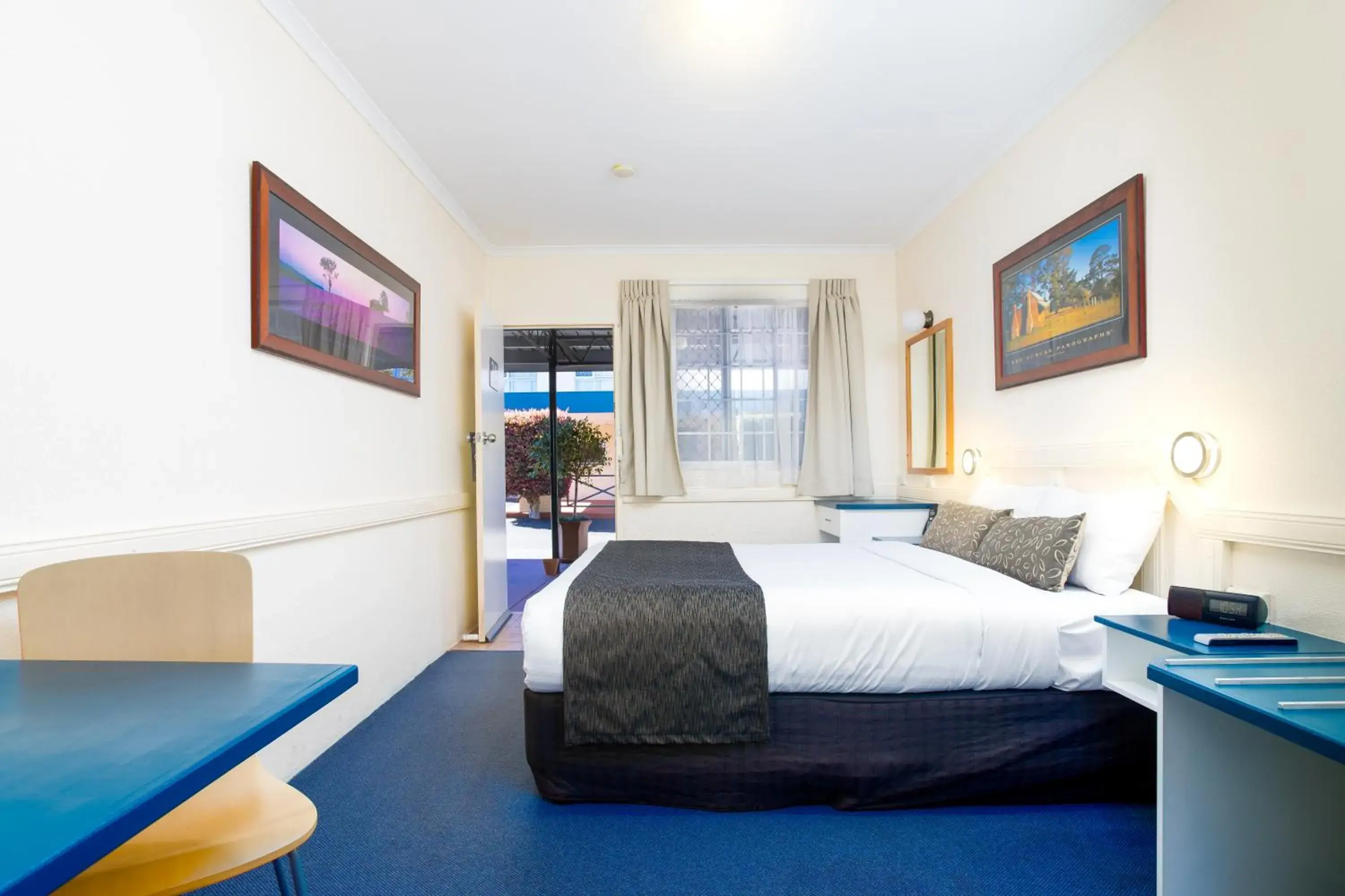 Standard Queen Room in Applegum Inn Standard Queen Room in Applegum Inn