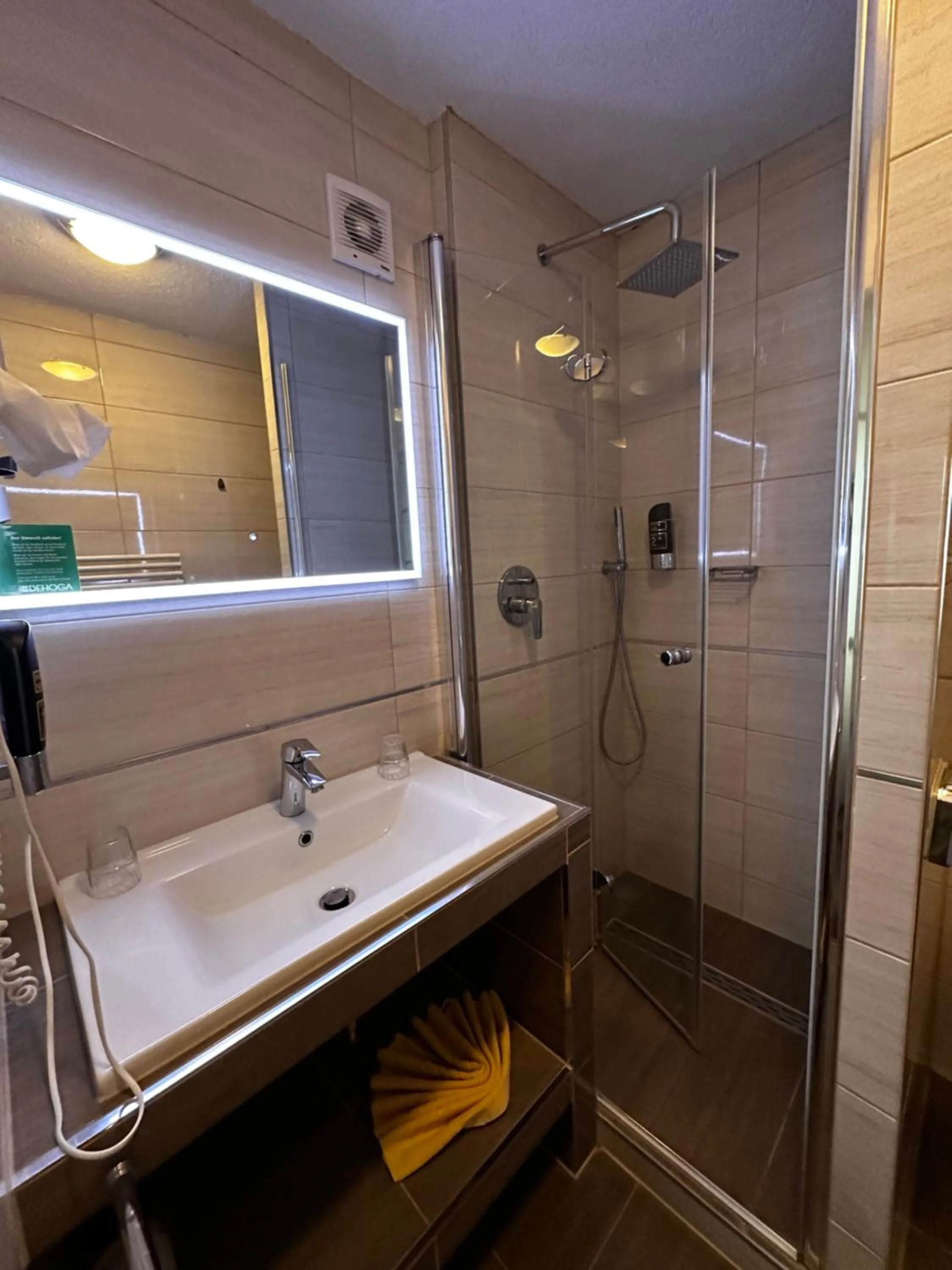 Shower in Hotel Sonne