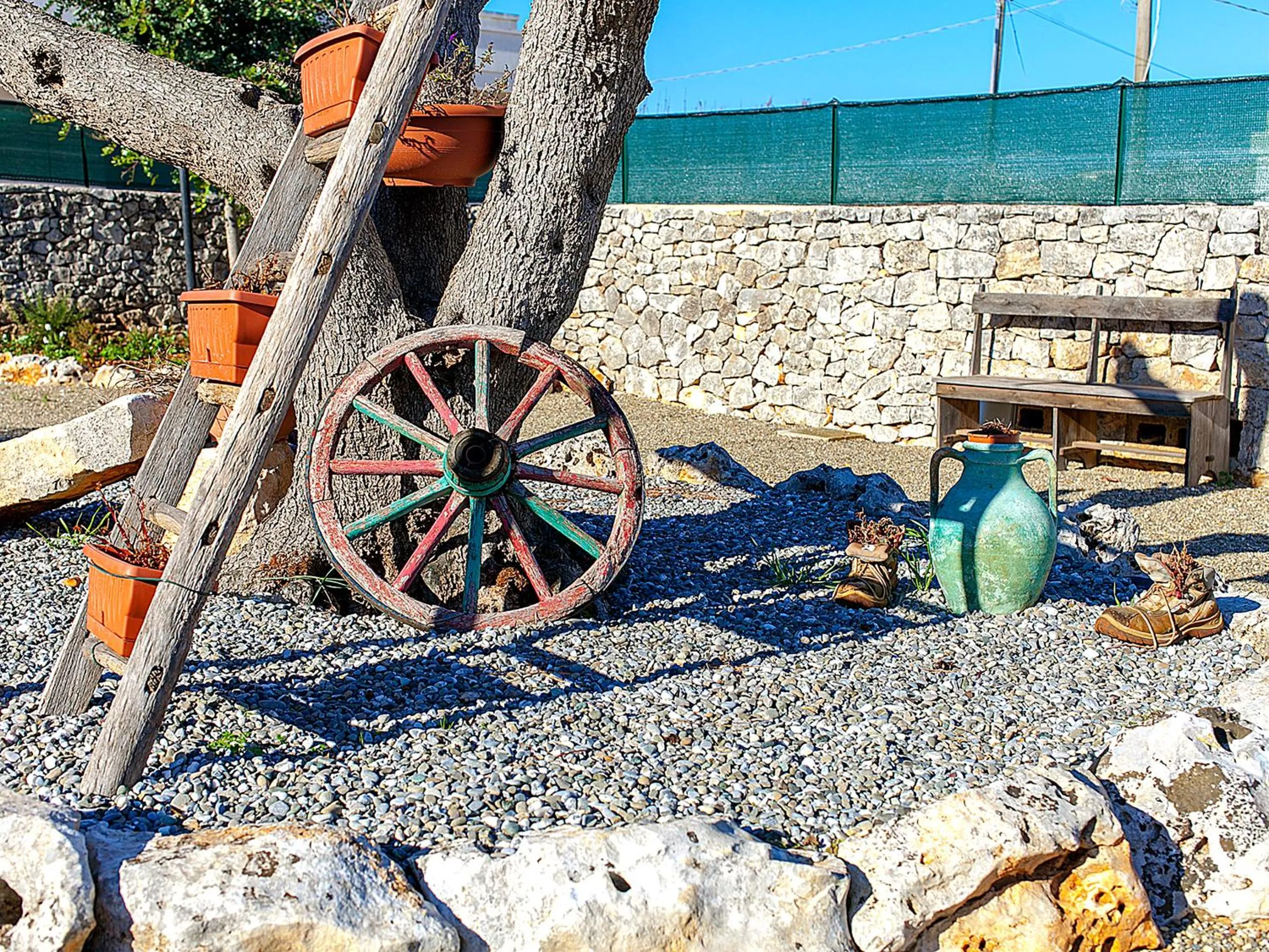 Decorative detail in Coppola di Seta