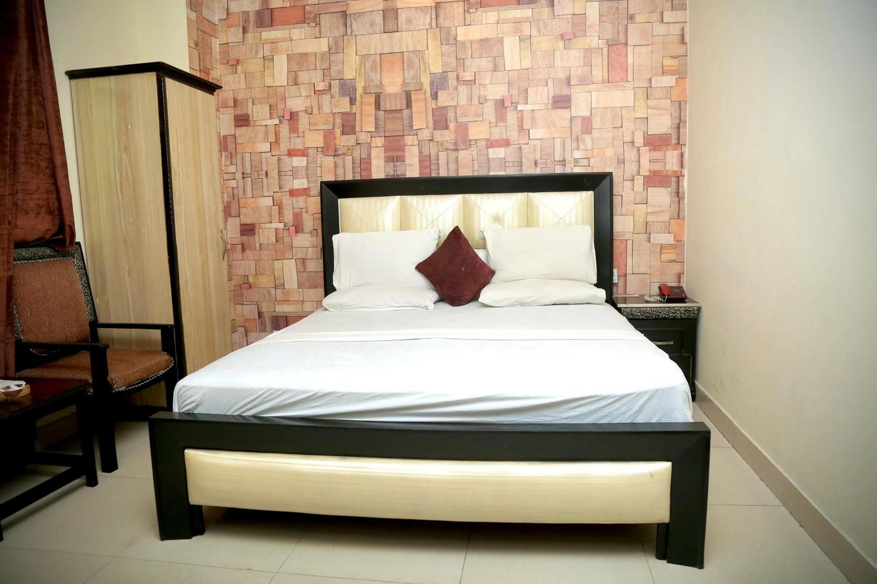 Bedroom, Bed in Hotel Tulip Inn