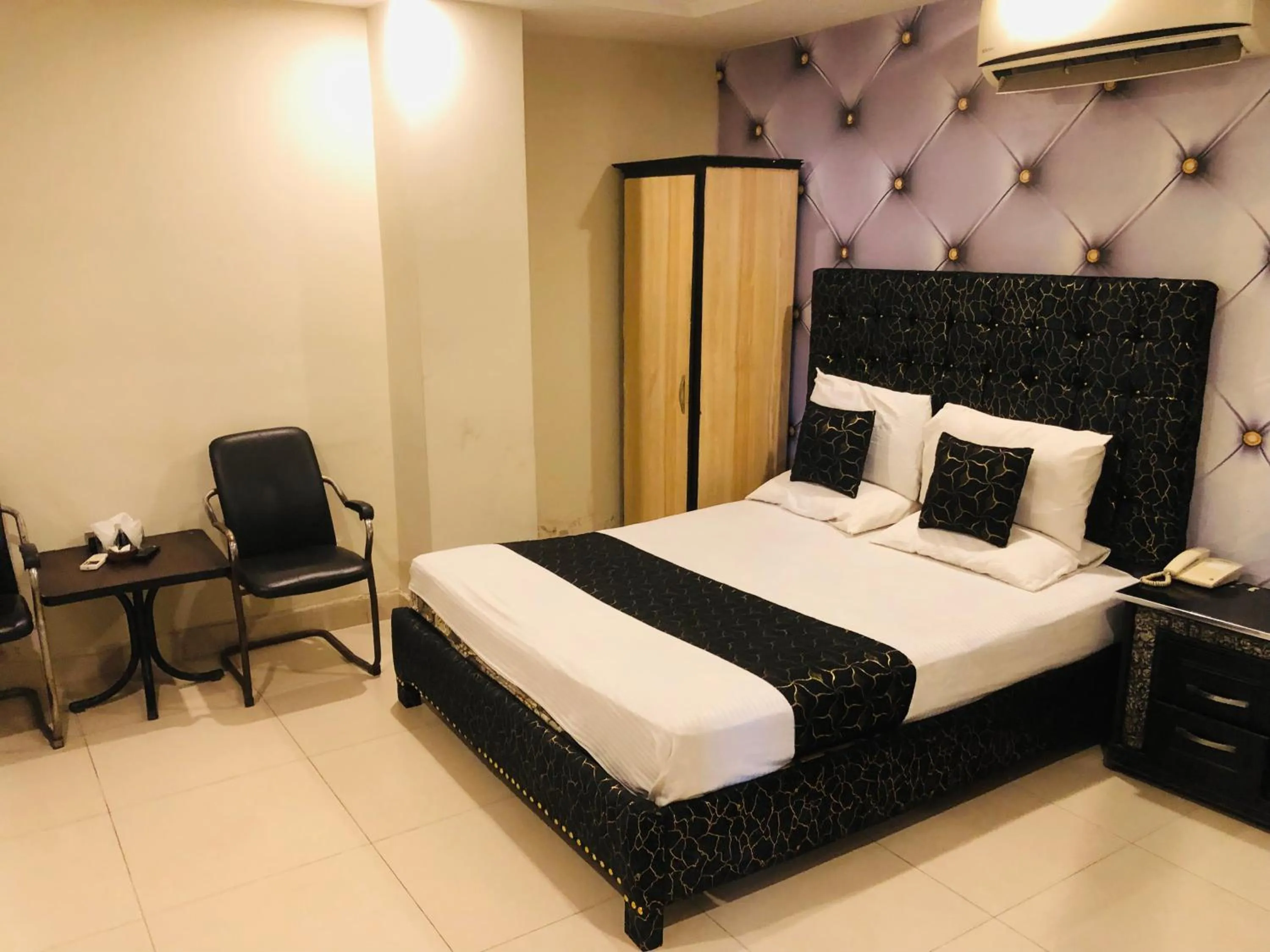 Bed in Hotel Tulip Inn