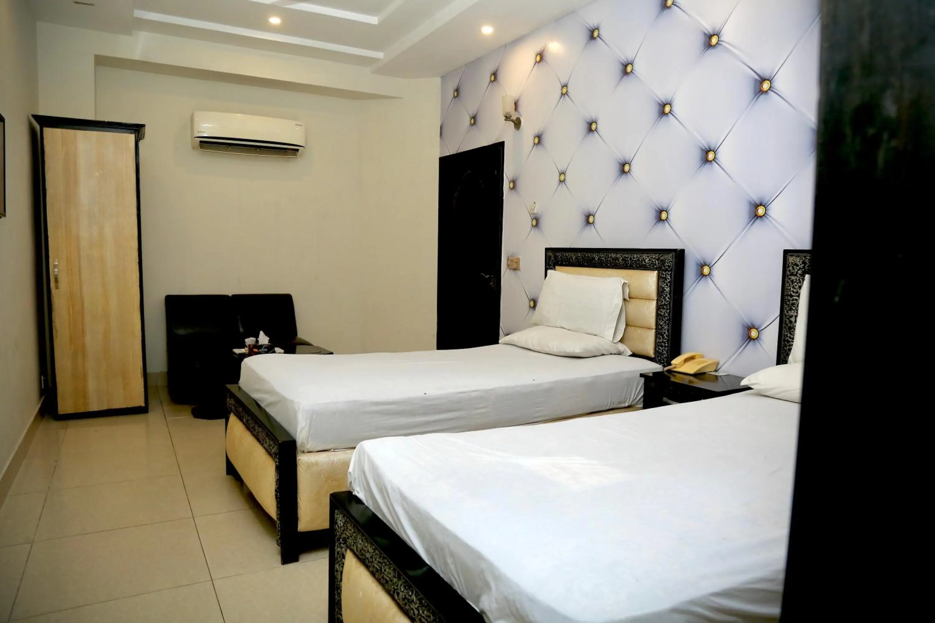 Photo of the whole room, Bed in Hotel Tulip Inn