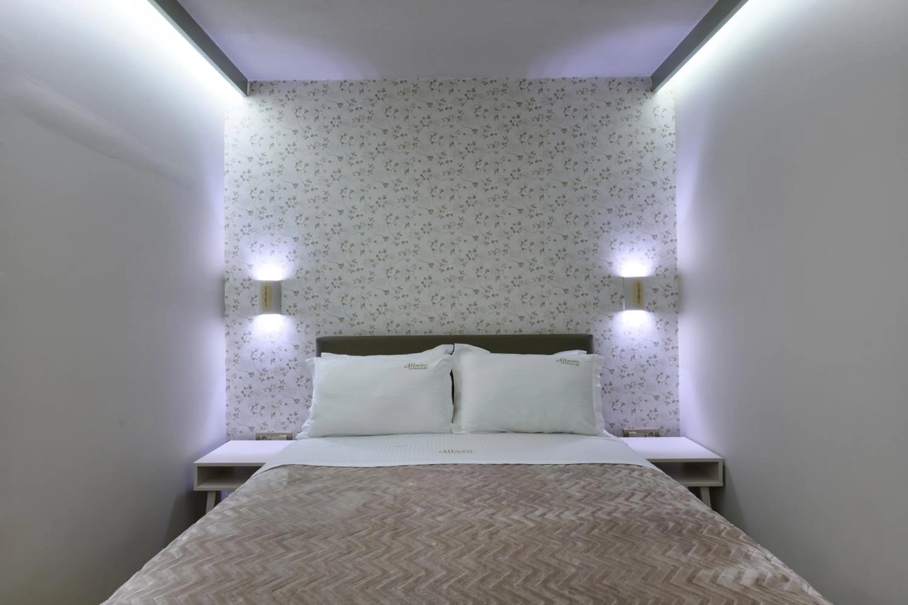 Bed in Álbero Hotel