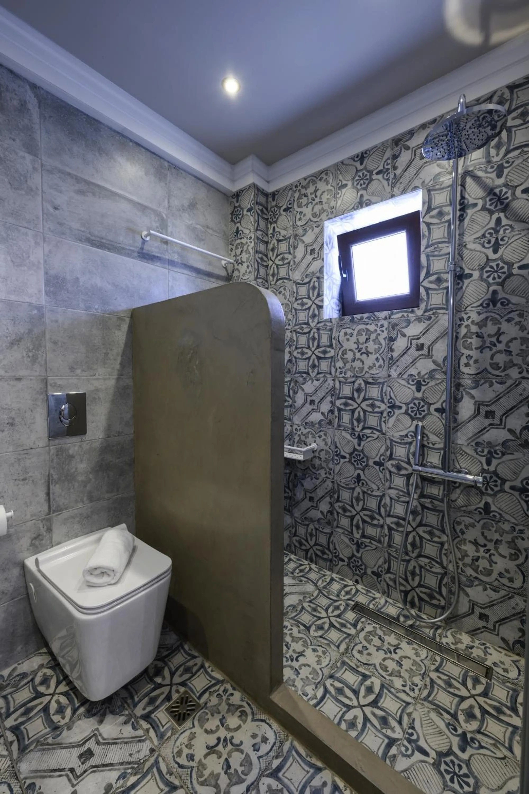 Shower in Álbero Hotel