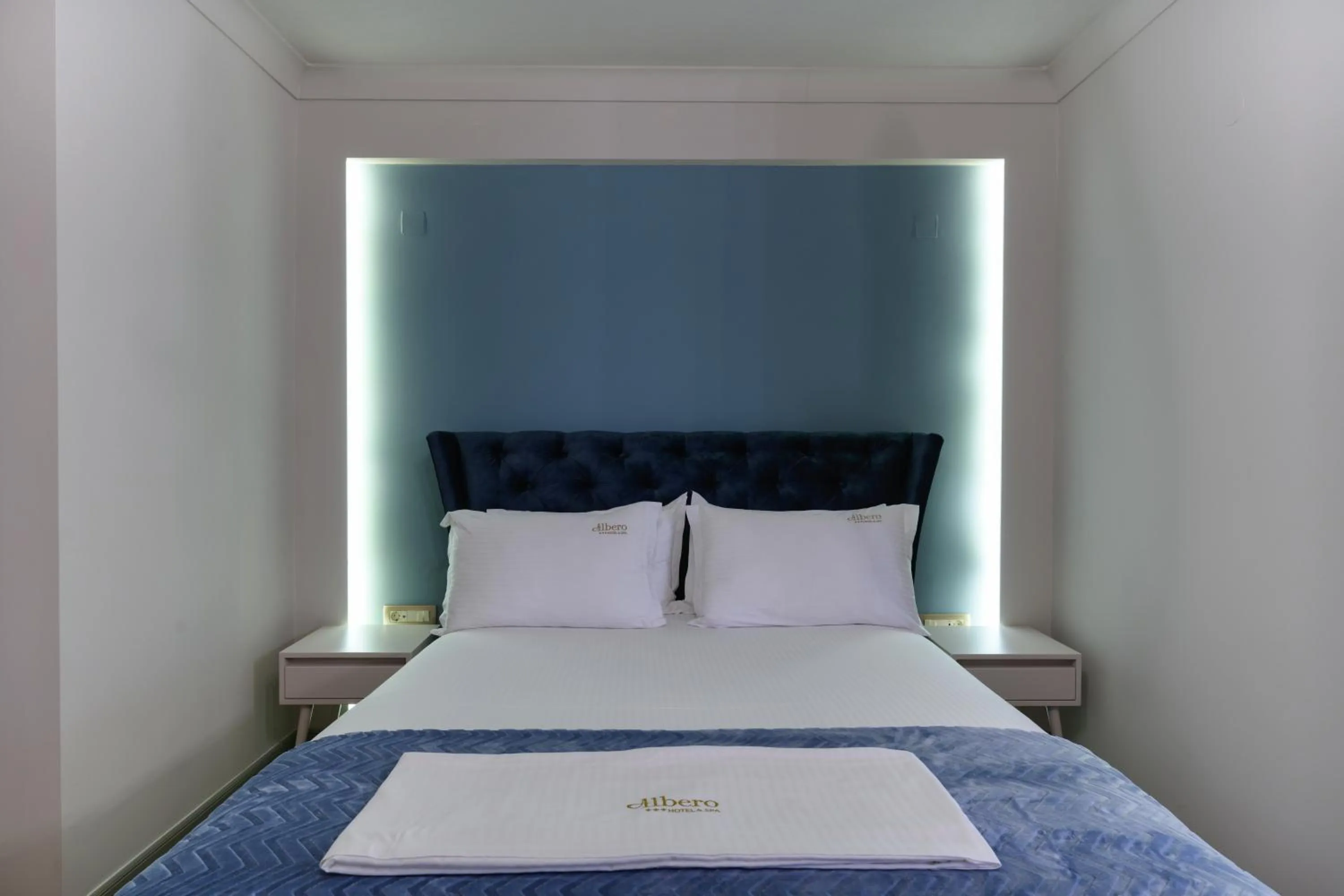 Bed in Álbero Hotel