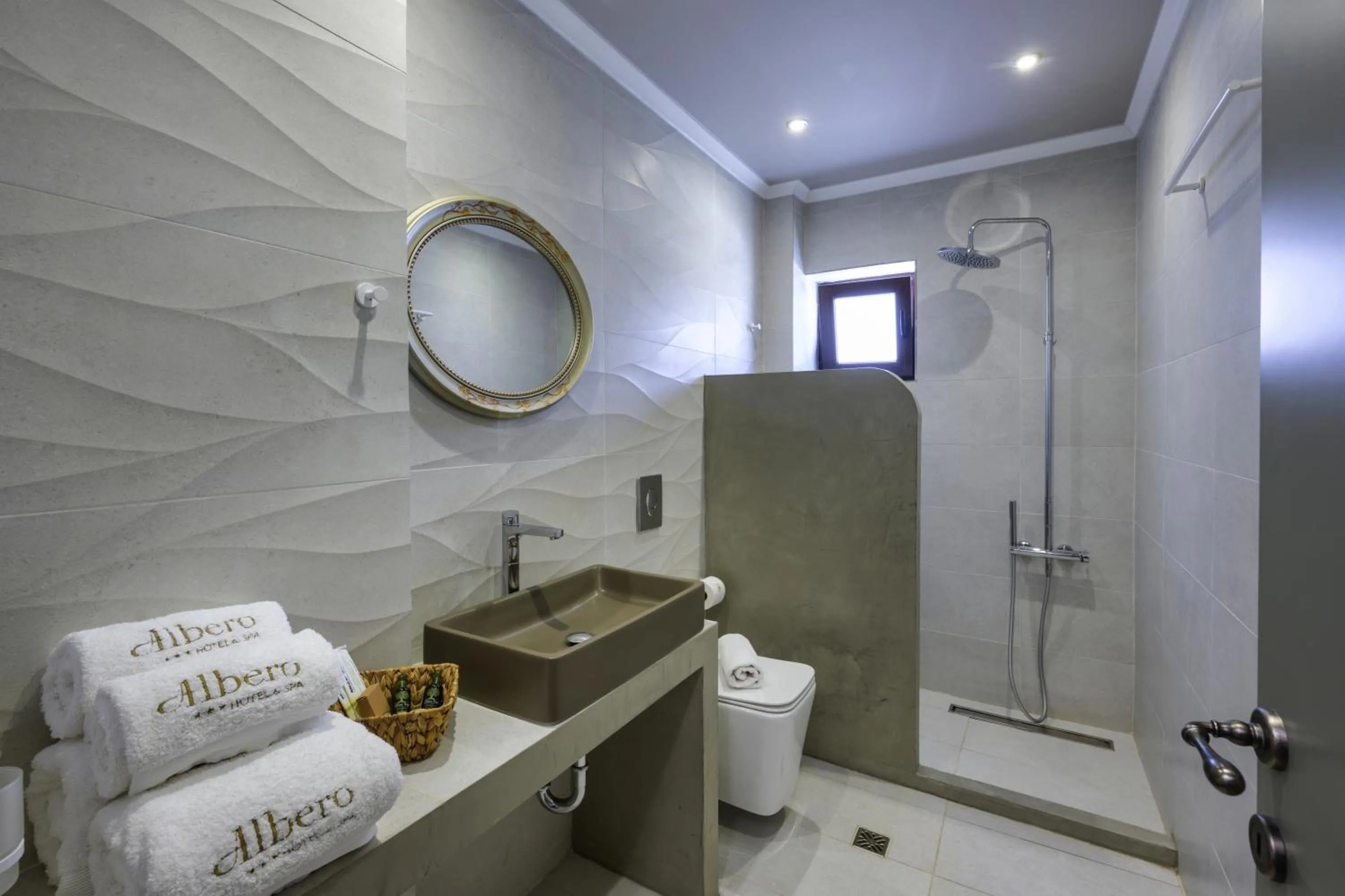 Bathroom in Álbero Hotel