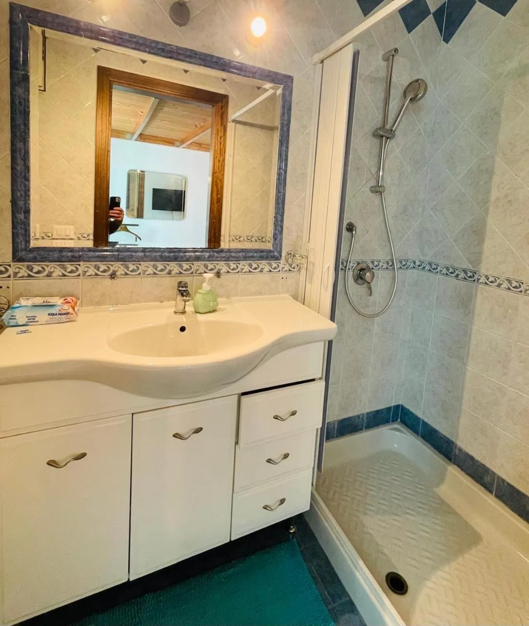 Shower in B&B Vista Mare