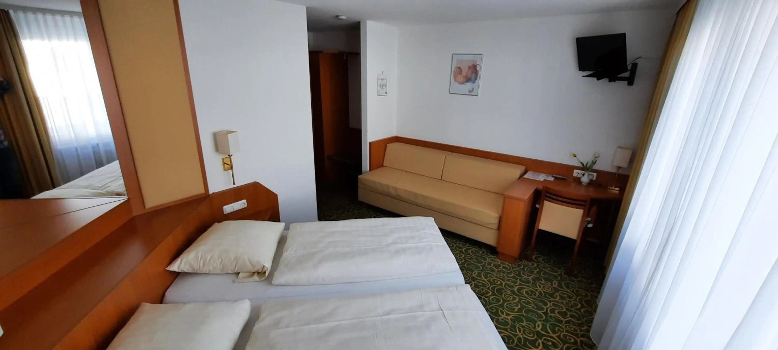 Photo of the whole room, Bed in RUTHMANN-Rheinblick GARNI