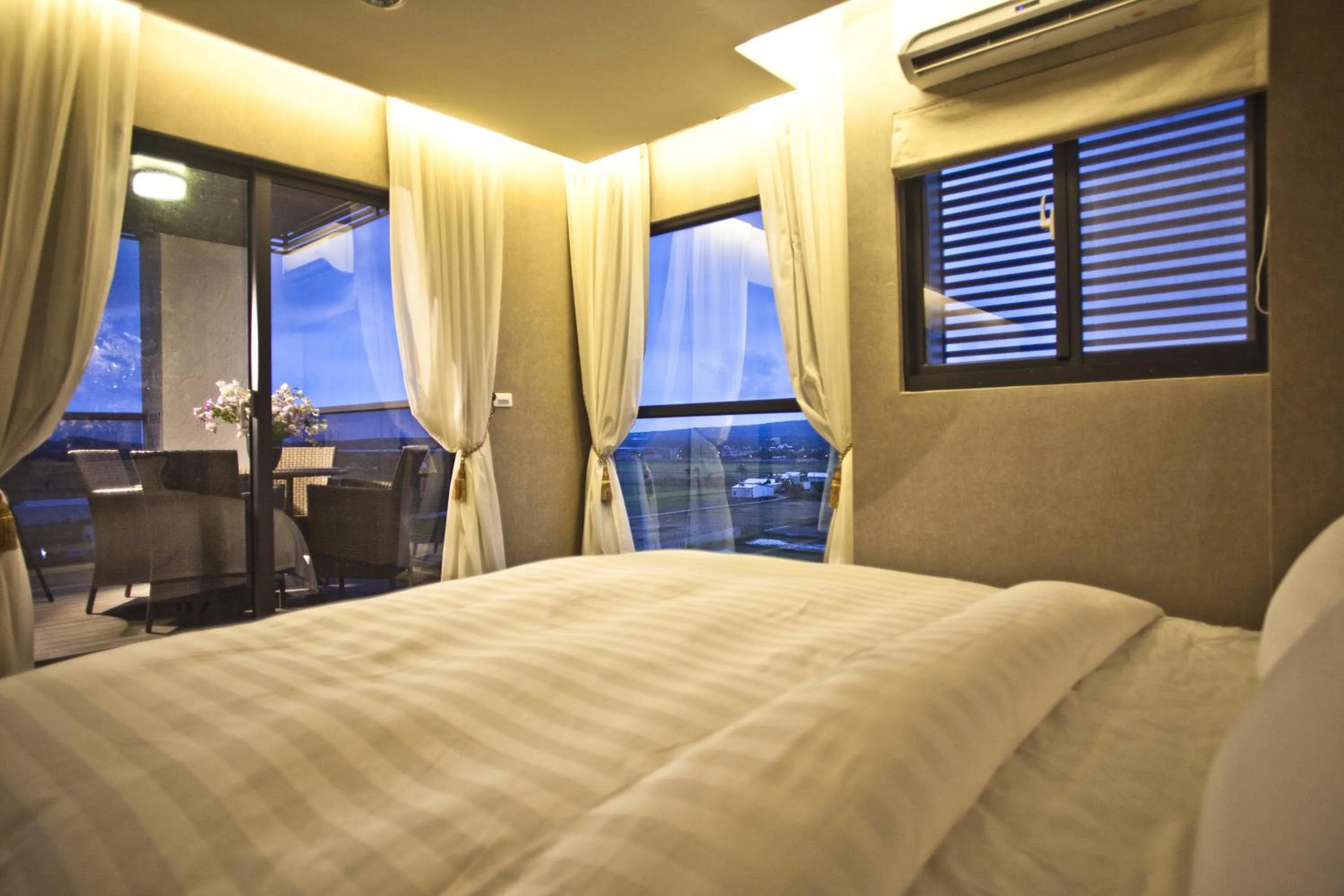 Photo of the whole room, Bed in Wolken Lodge