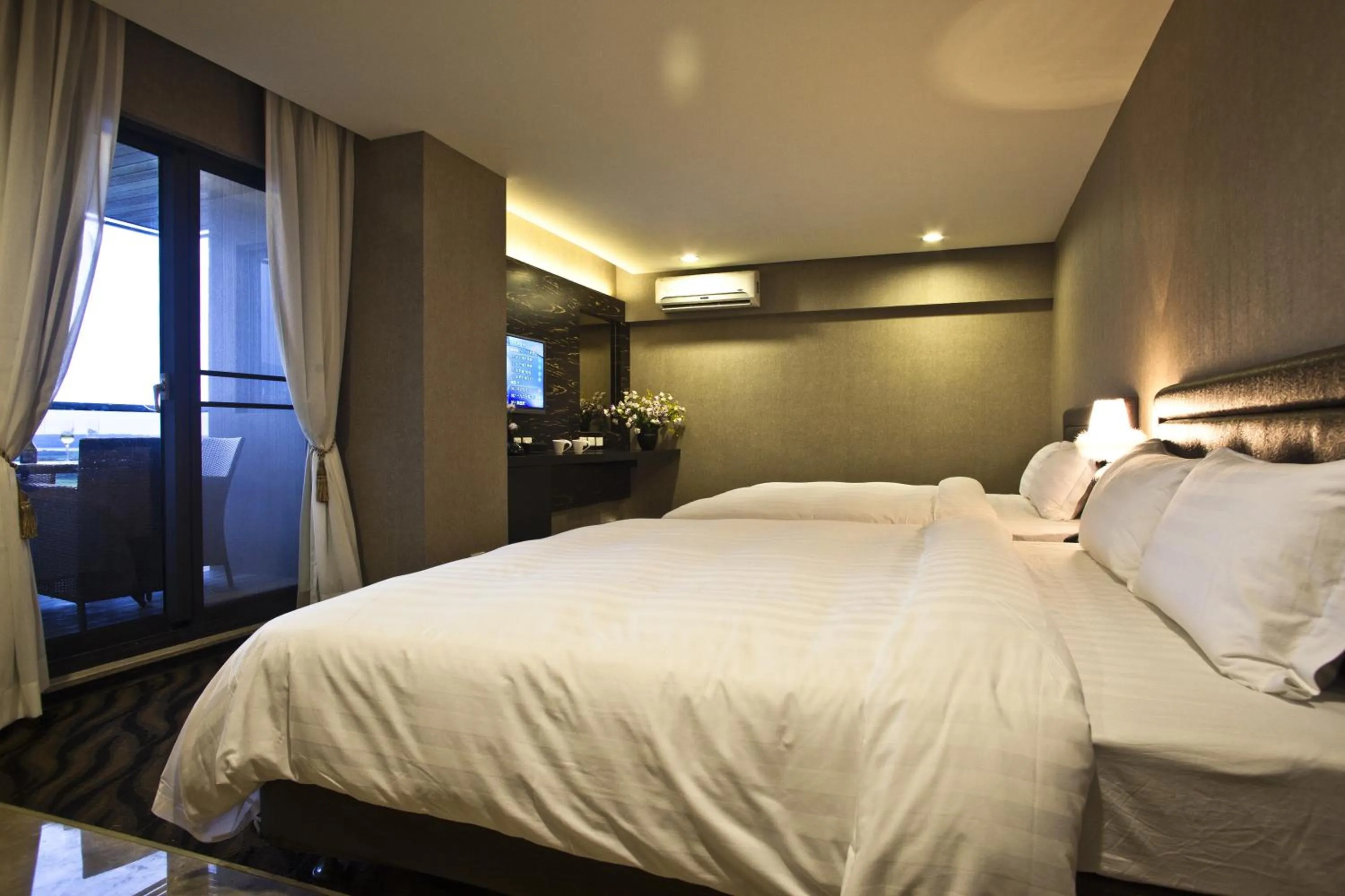 Photo of the whole room, Bed in Wolken Lodge