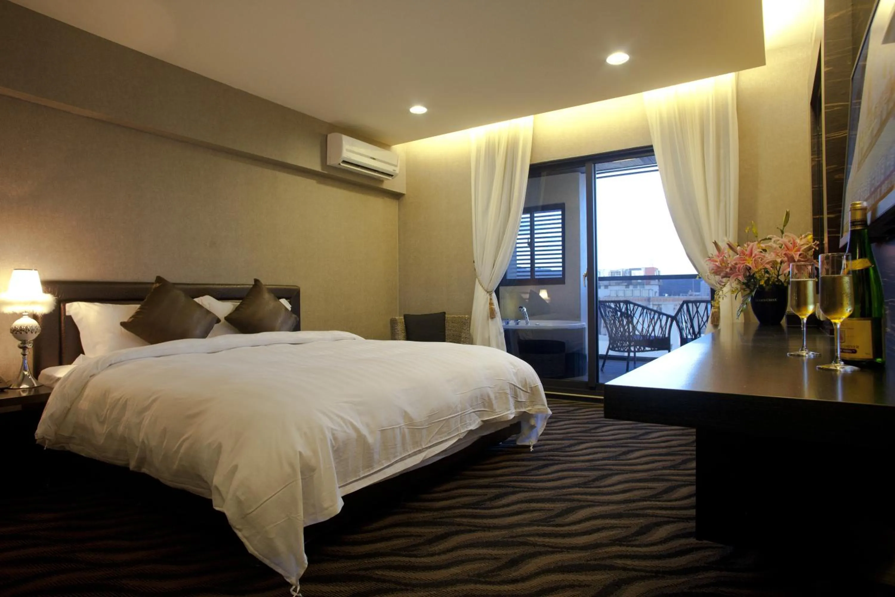 Photo of the whole room, Bed in Wolken Lodge