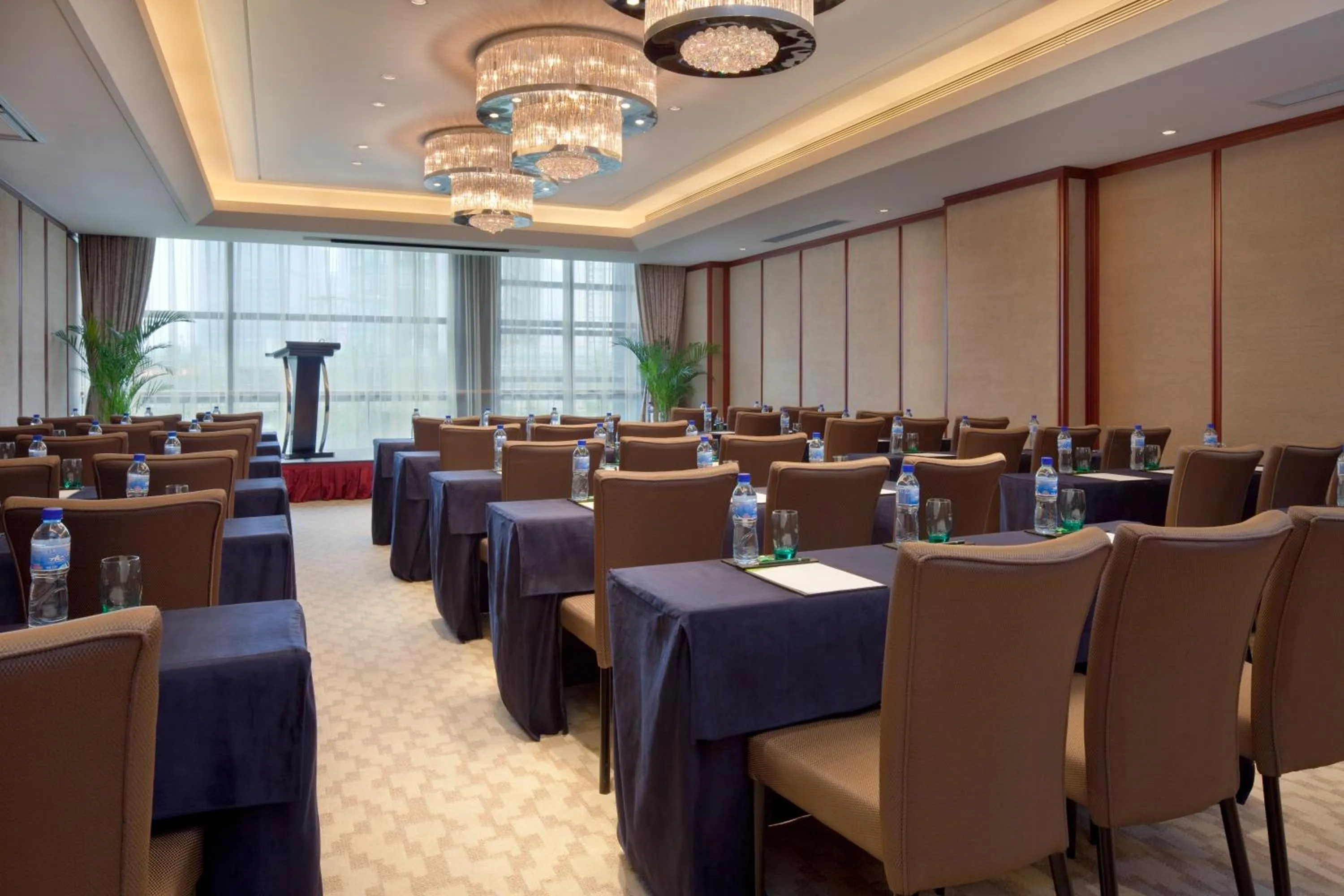 Meeting/conference room in Holiday Inn Hangzhou CBD by IHG