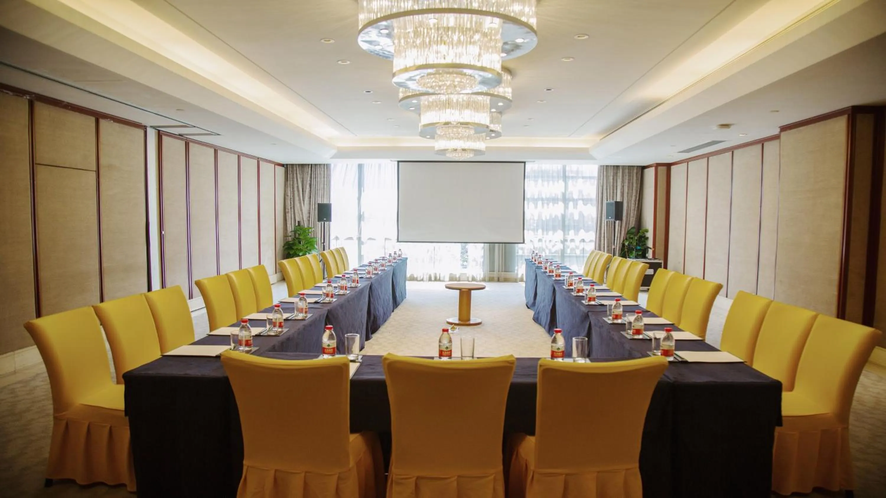 Meeting/conference room in Holiday Inn Hangzhou CBD by IHG