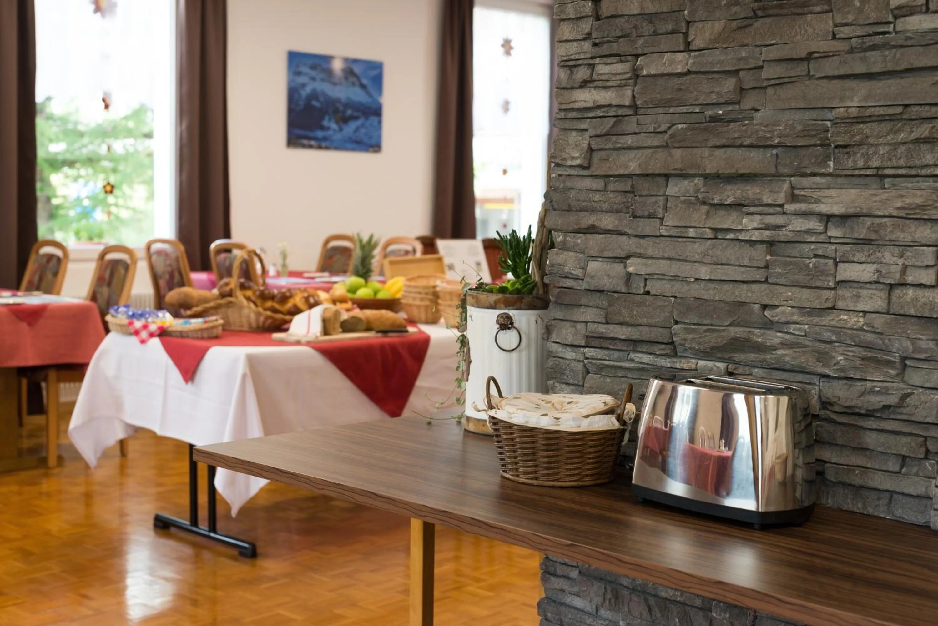 Restaurant/places to eat in Hotel Bel-Air Eden