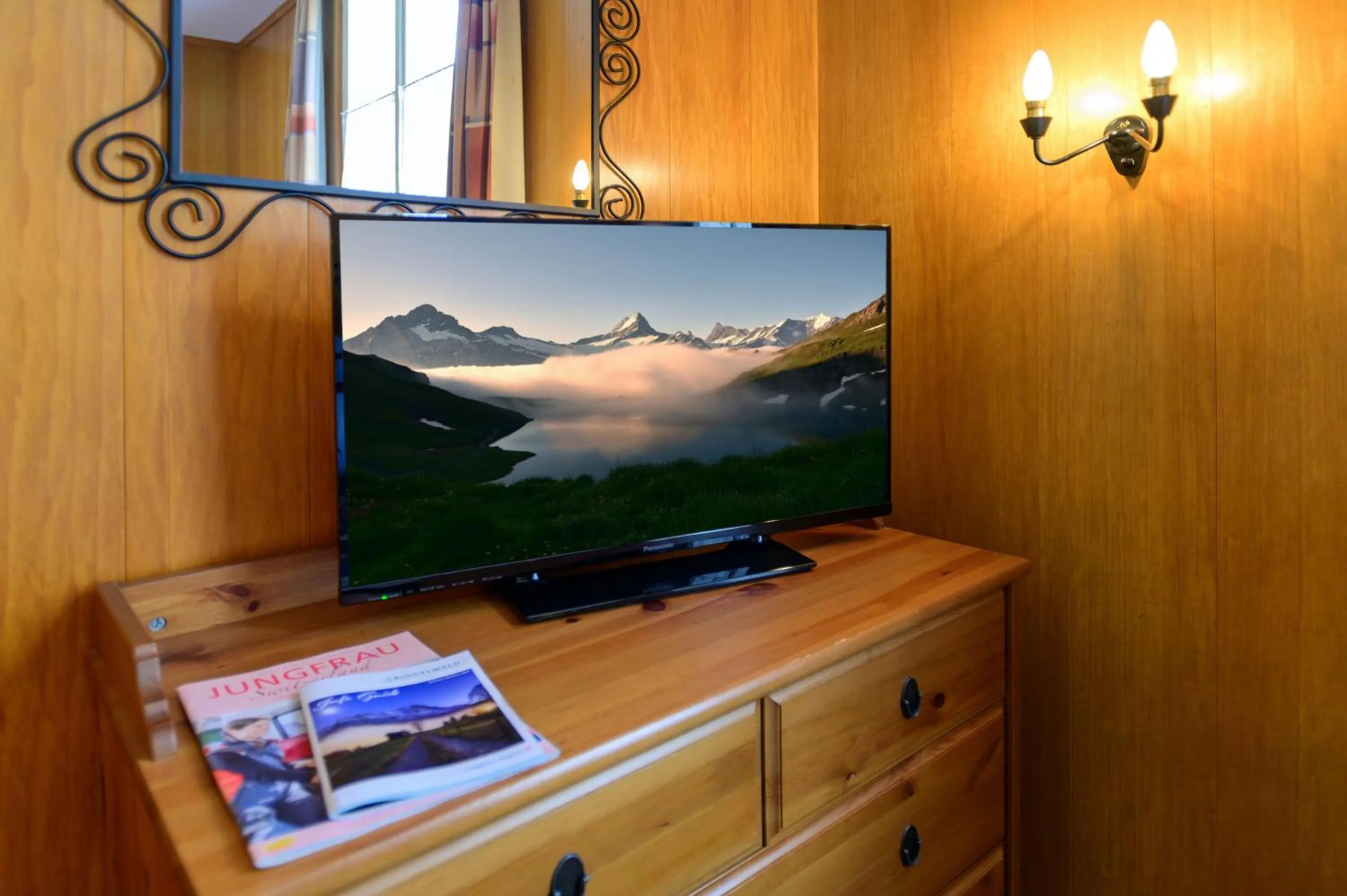 TV and multimedia in Hotel Bel-Air Eden