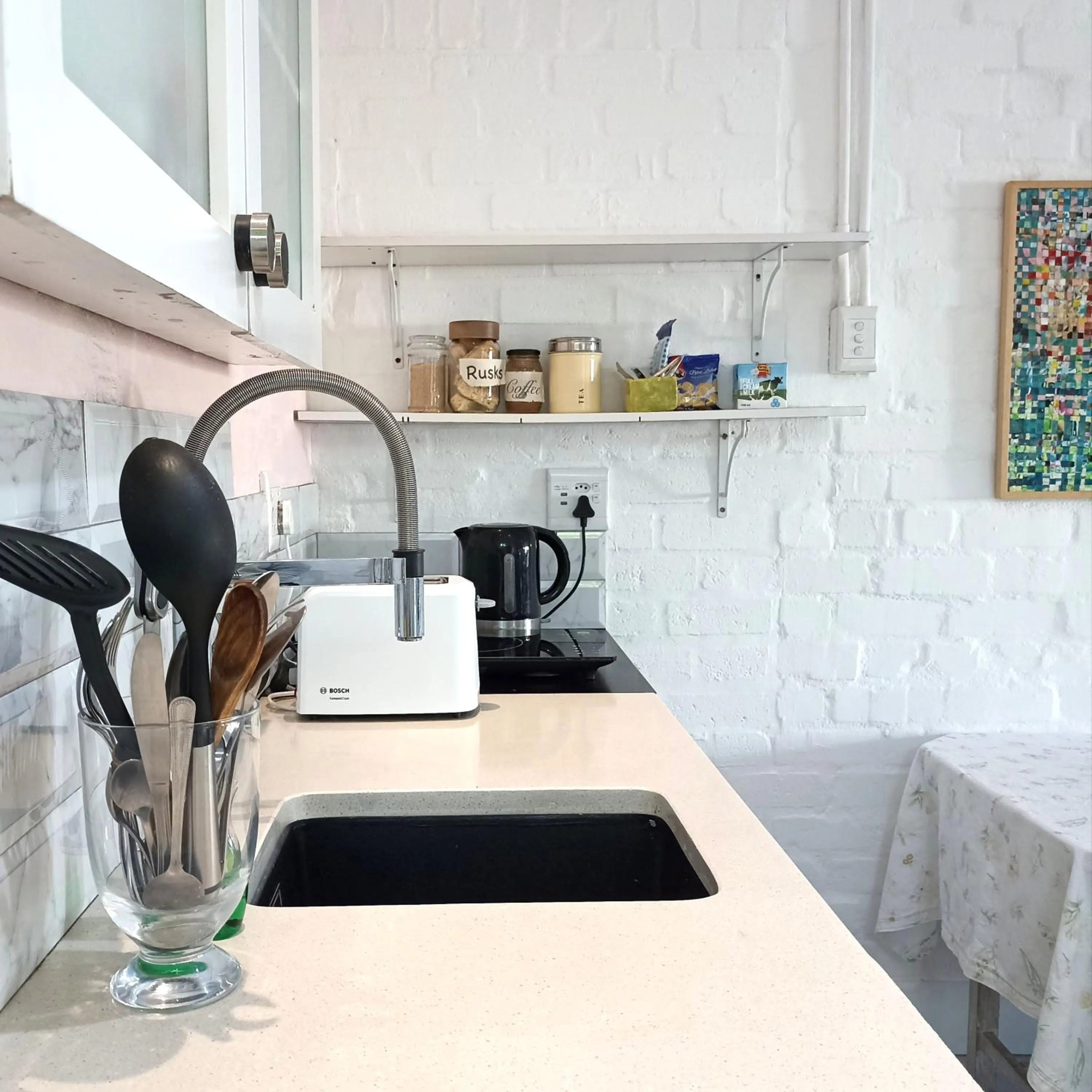 Kitchen or kitchenette in The Retreat