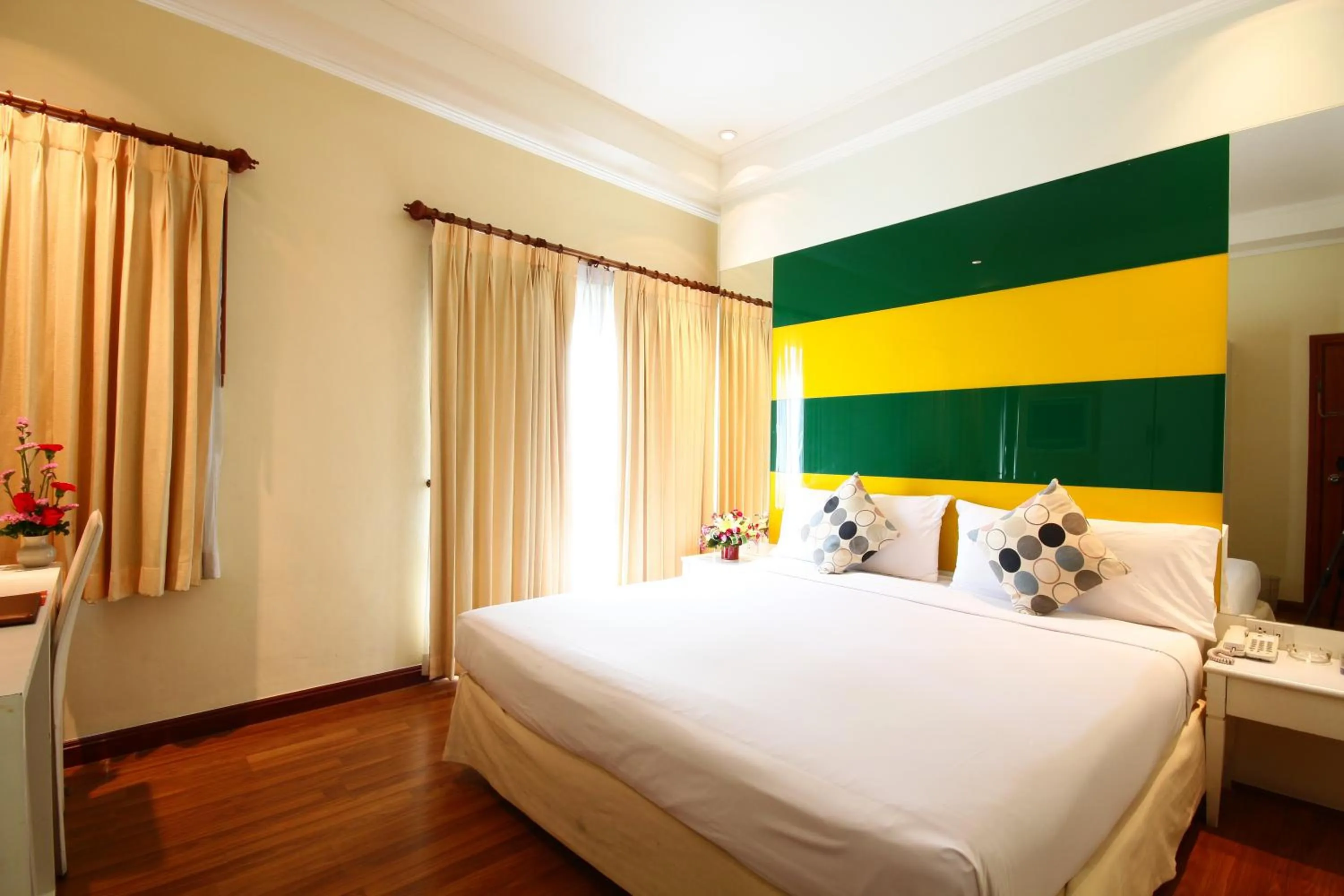 Photo of the whole room, Bed in Calypzo Bangkok