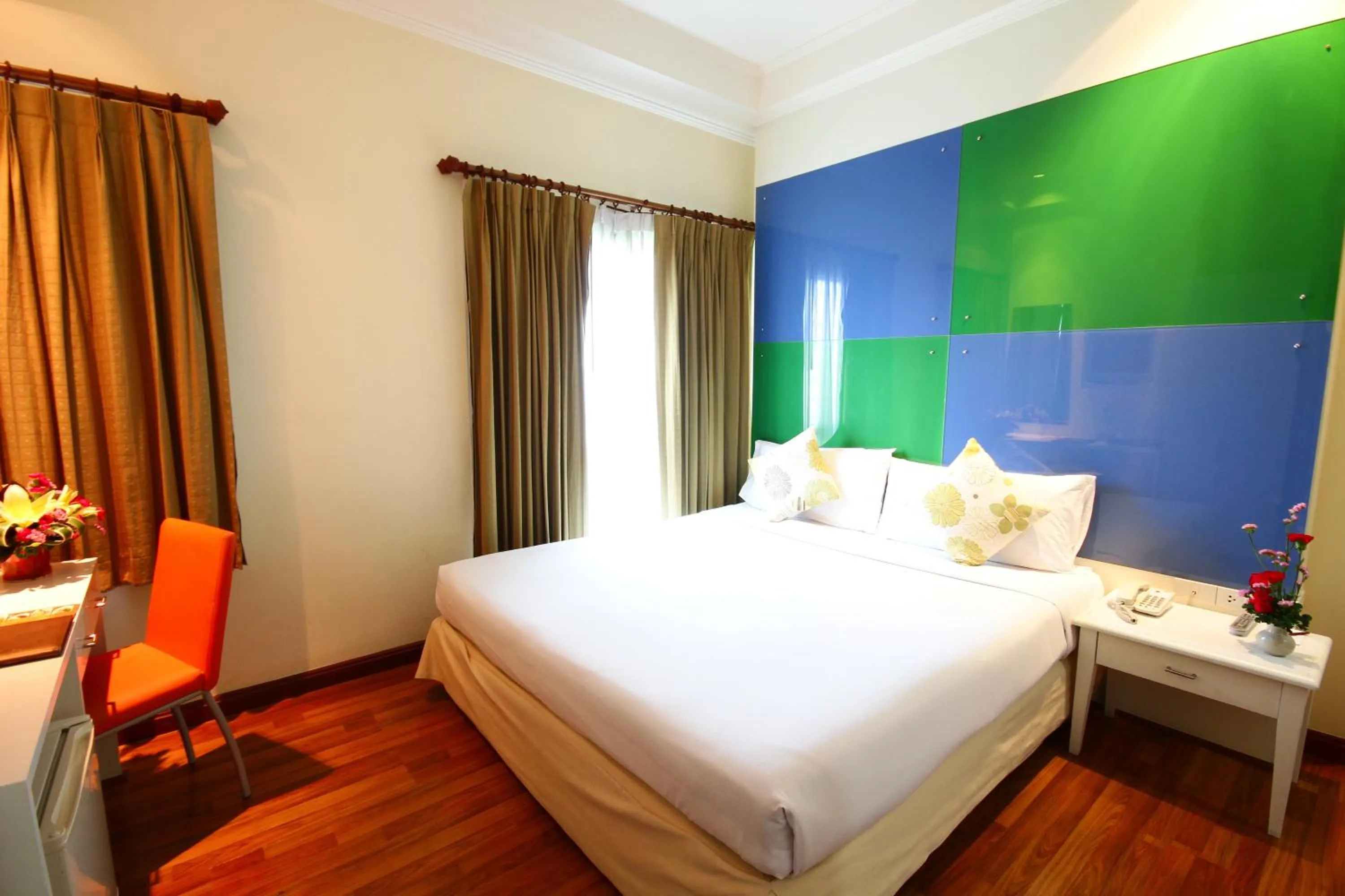 Photo of the whole room, Bed in Calypzo Bangkok