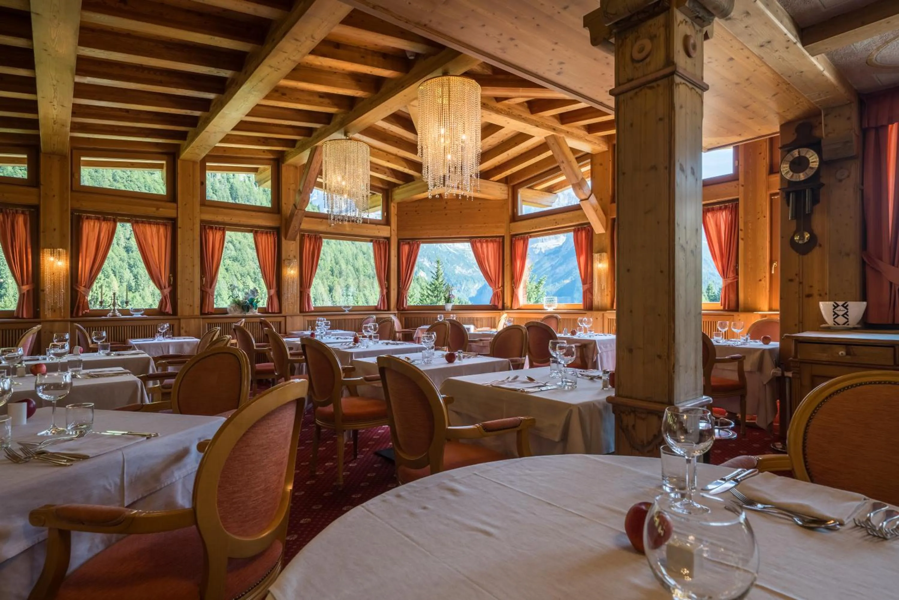 Restaurant/places to eat in Hotel Lorenzetti