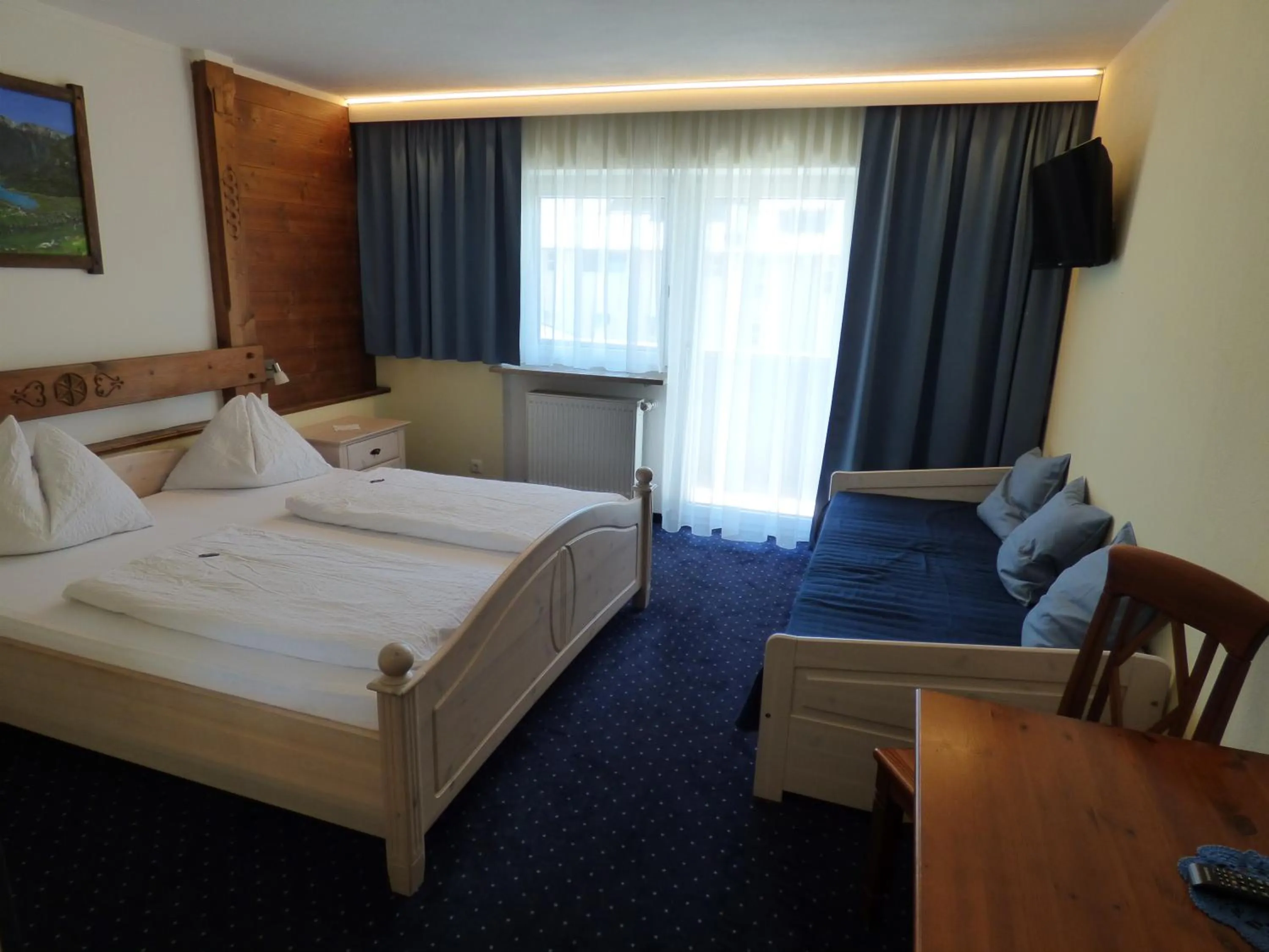 Photo of the whole room, Bed in Panoramahotel