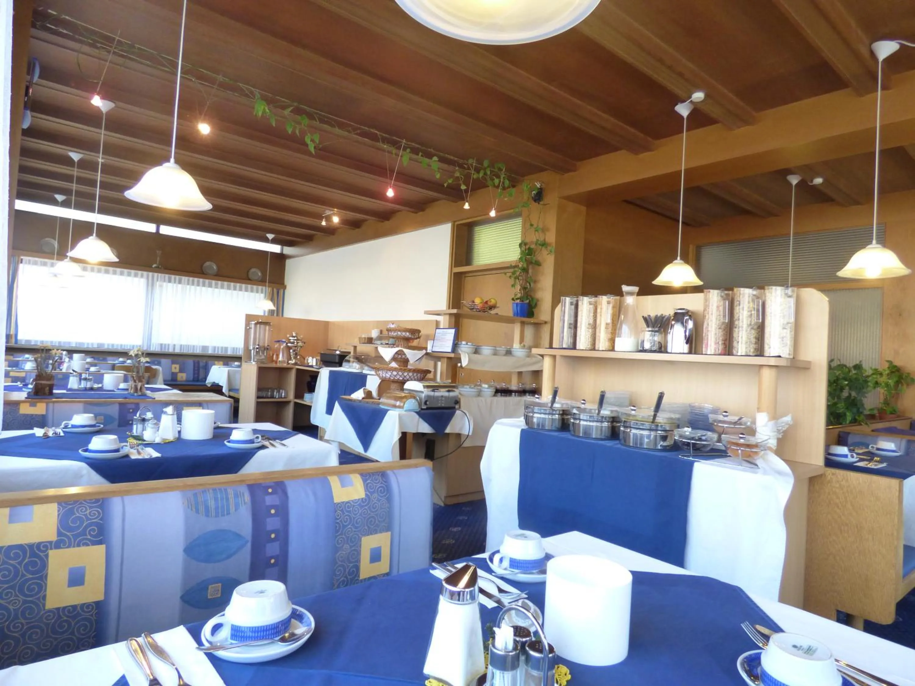 Restaurant/places to eat in Panoramahotel