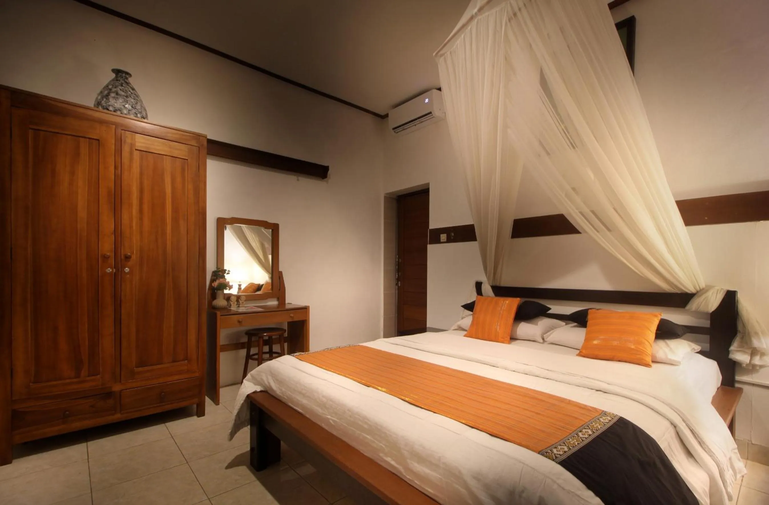 Bed in Hotel Jati Sanur