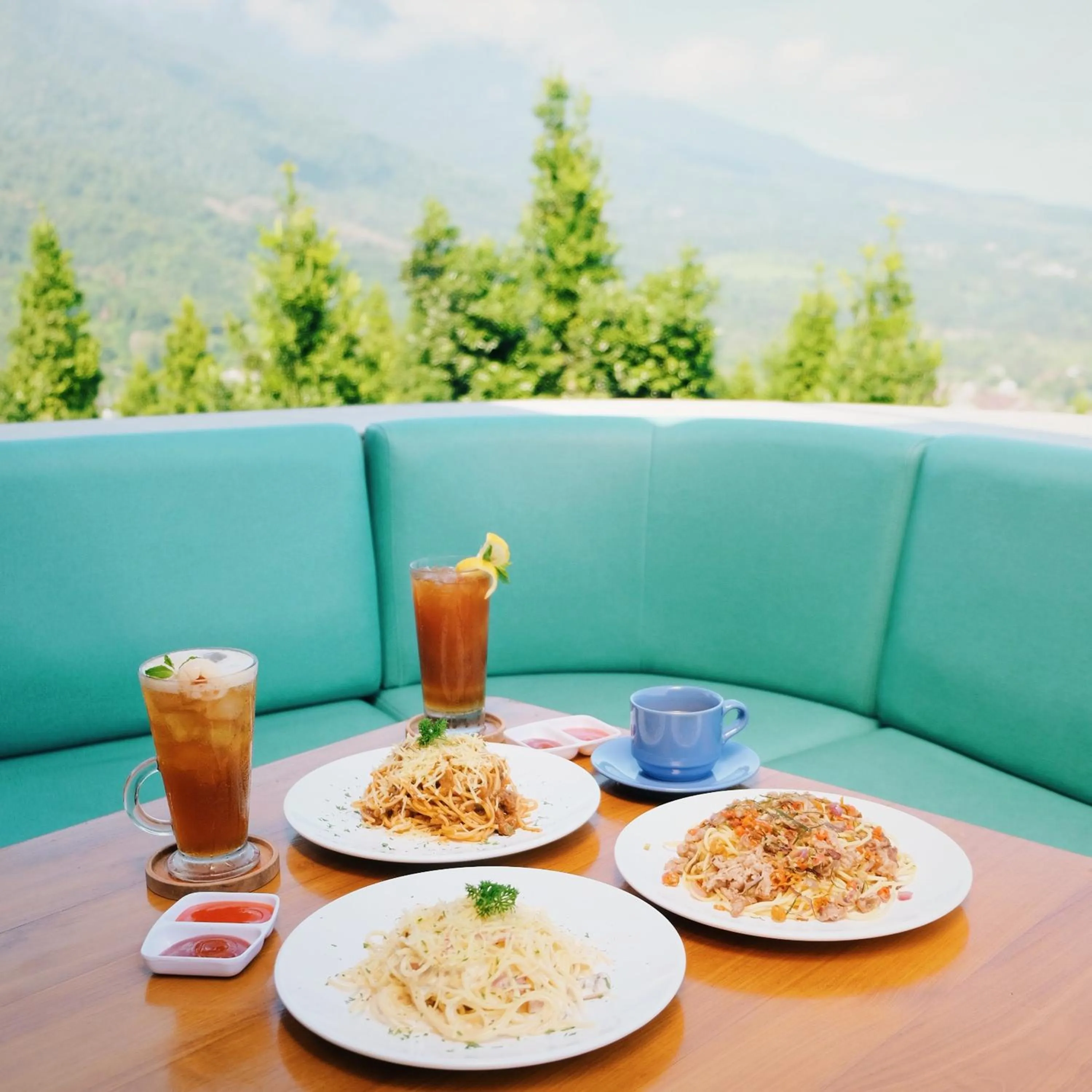 Food and drinks in Alinson Sunset Hill