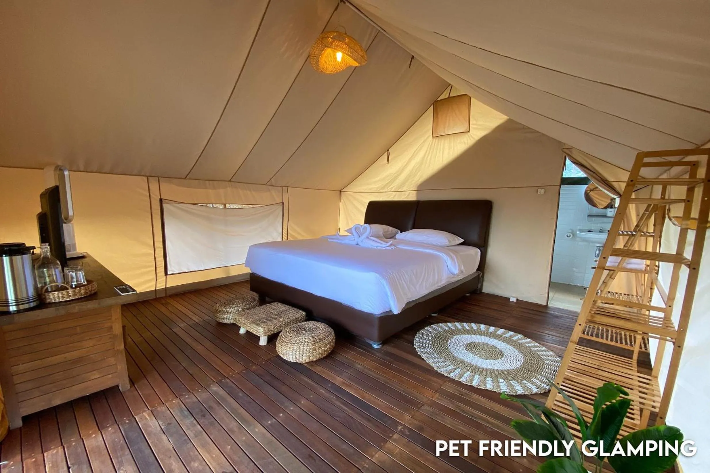 Bed in Alinson Sunset Hill