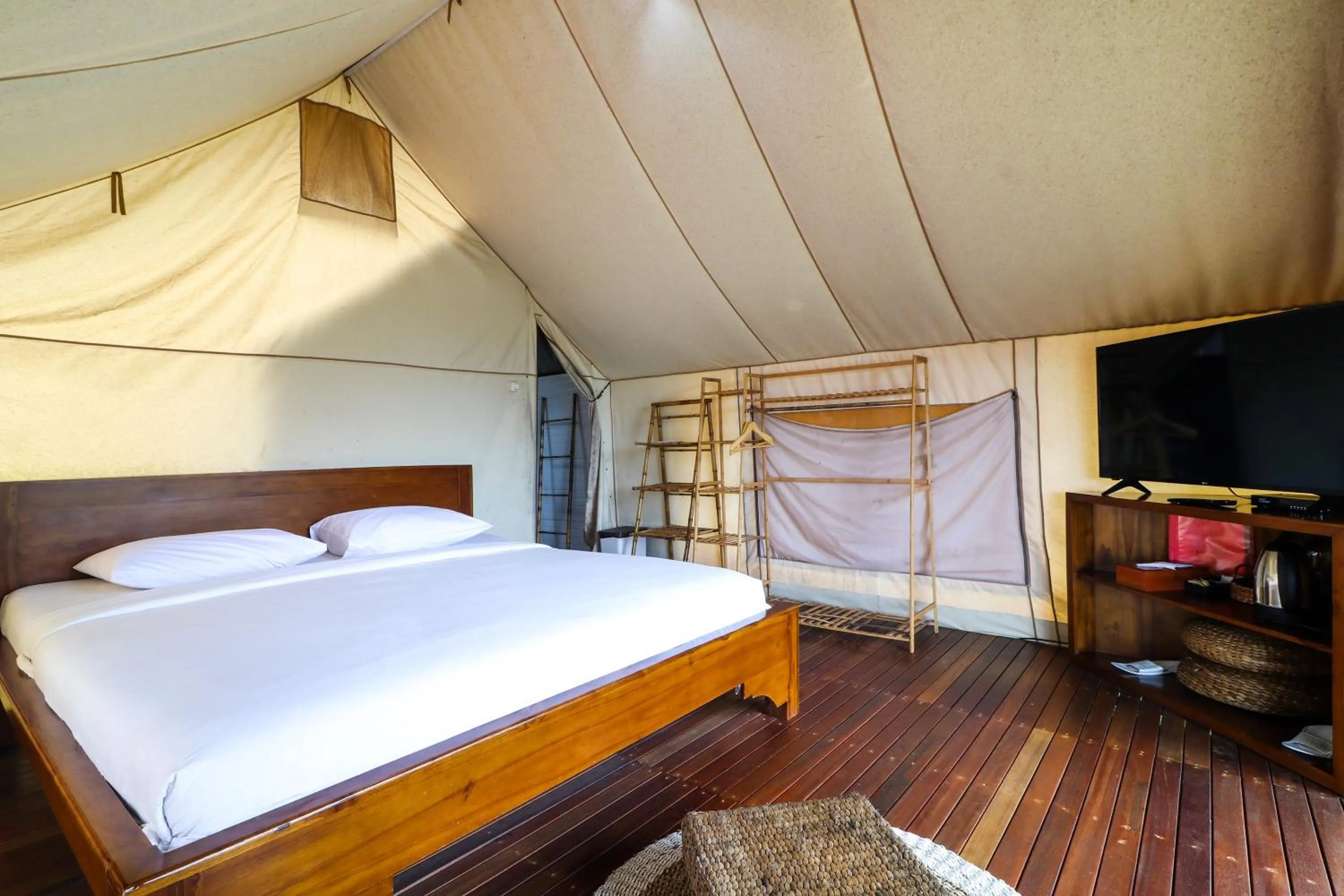 Superior Bungalow in Alinson Sunset Hill