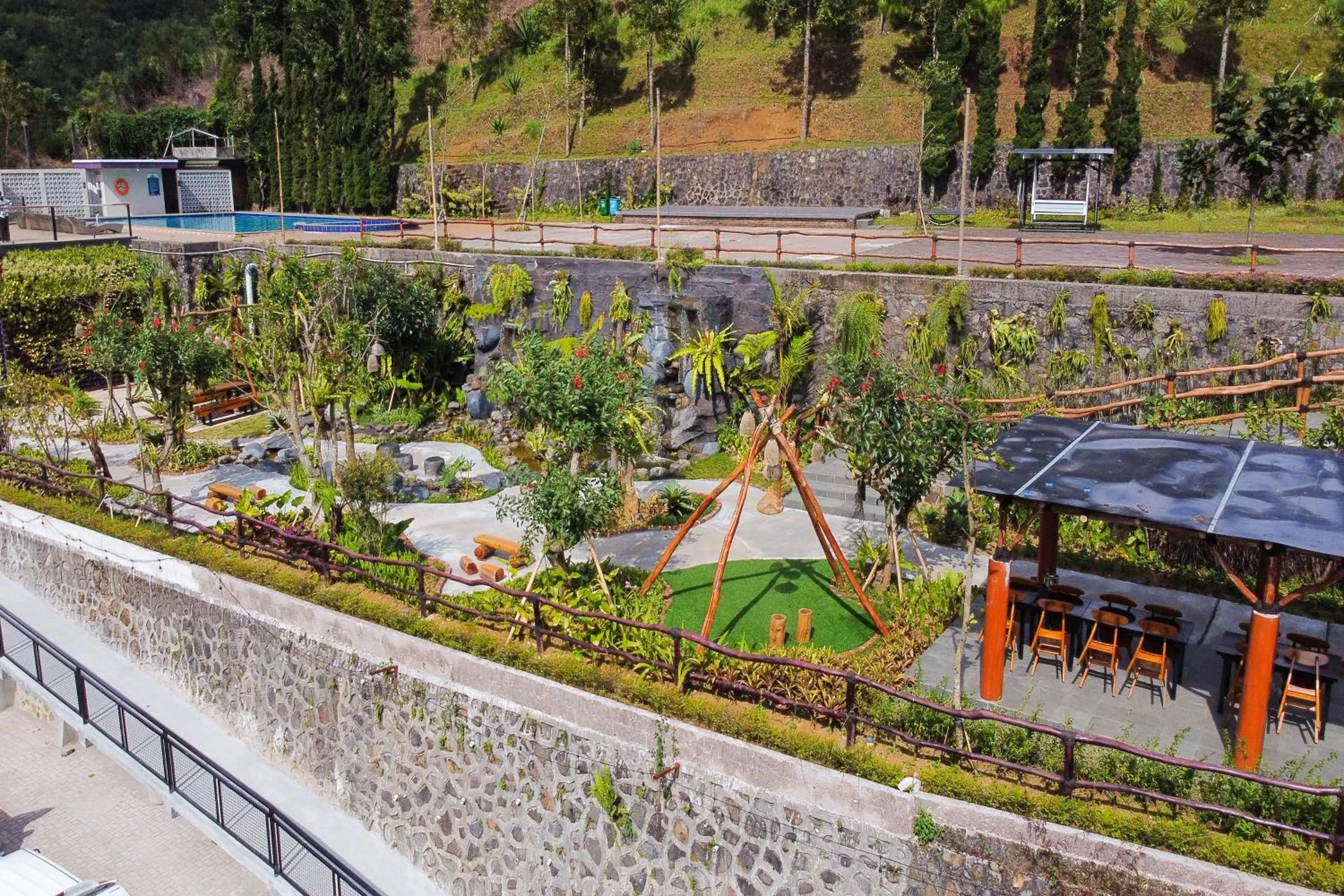 Garden view in Alinson Sunset Hill