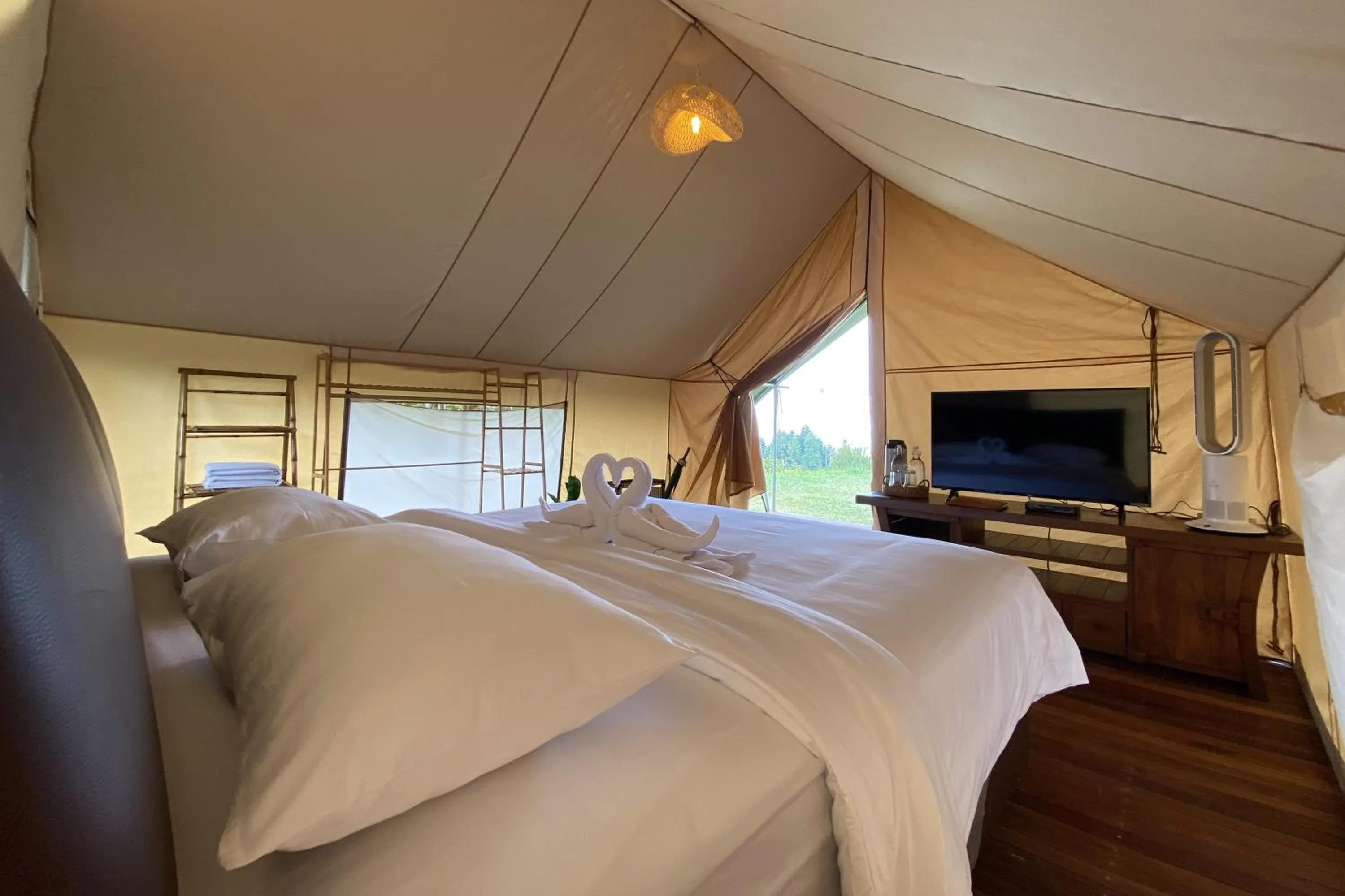 Bedroom, Bed in Alinson Sunset Hill