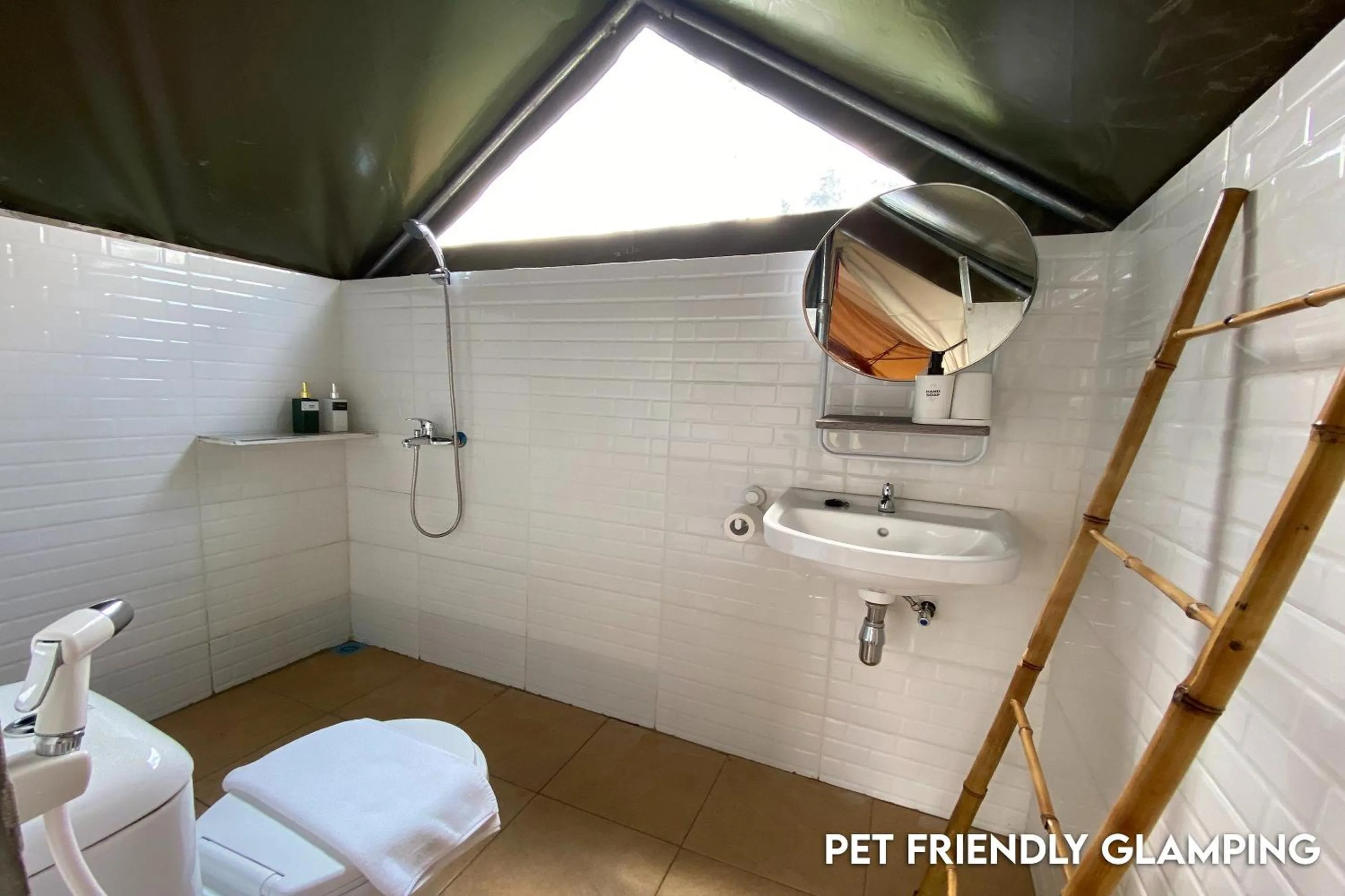 Shower in Alinson Sunset Hill