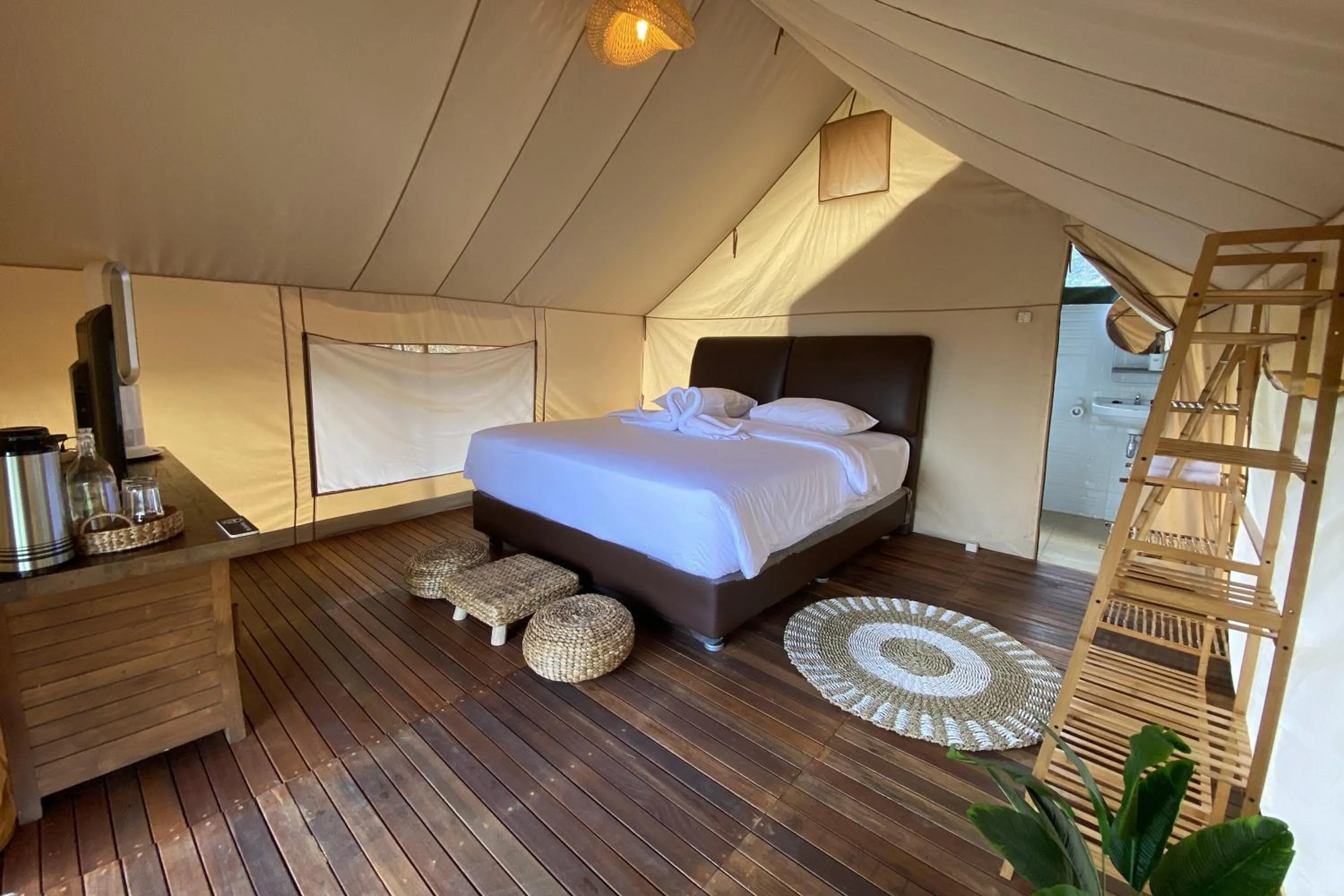 Bedroom, Bed in Alinson Sunset Hill