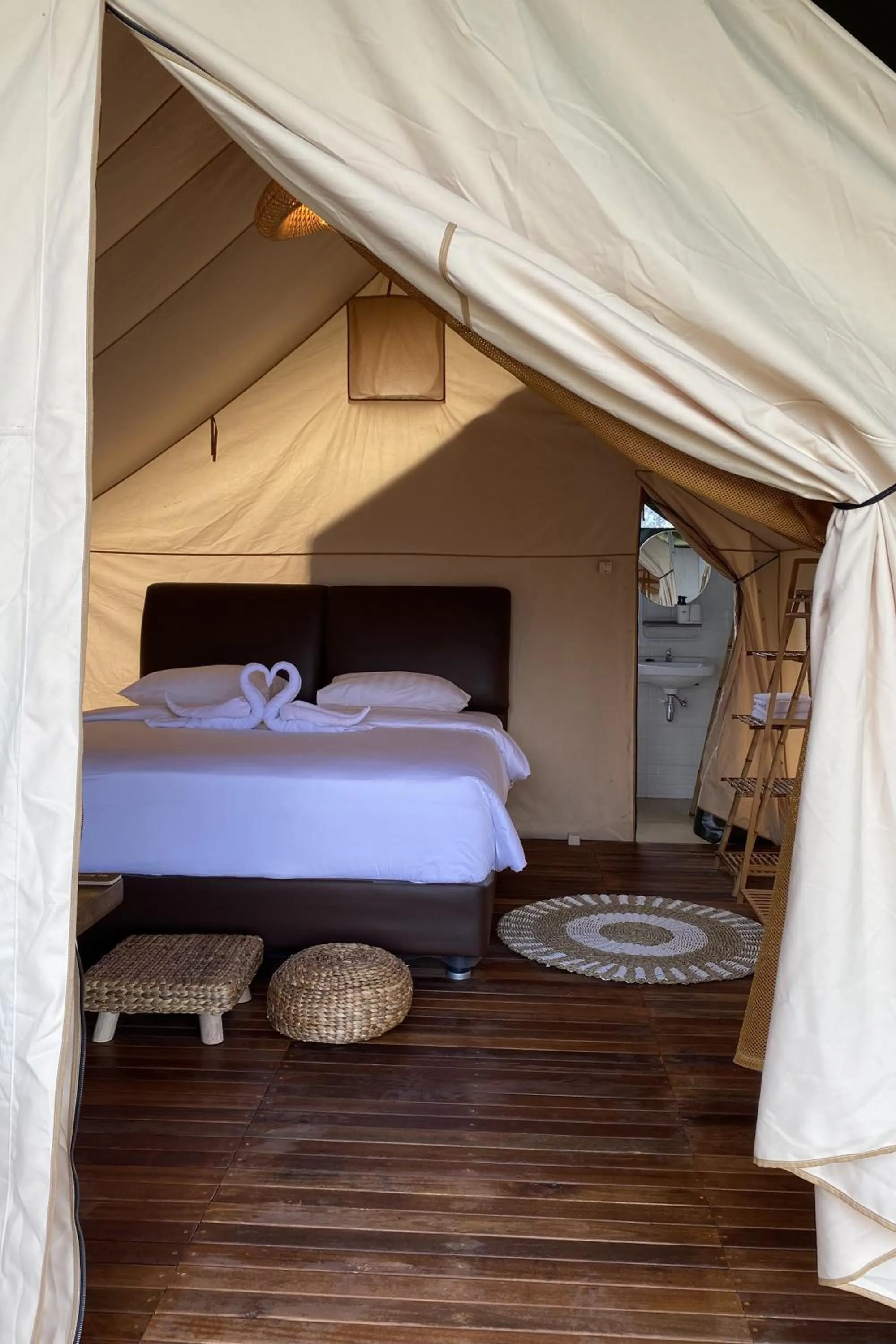 Bedroom, Bed in Alinson Sunset Hill