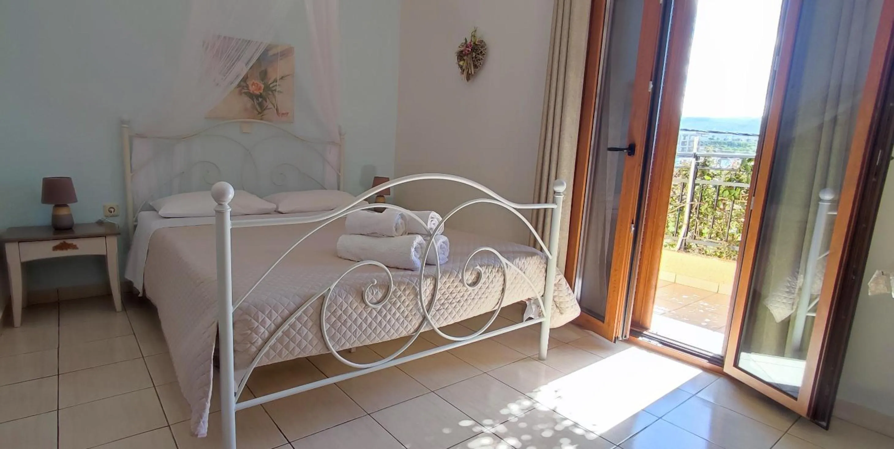 Balcony/Terrace, Bed in Niki Apartments