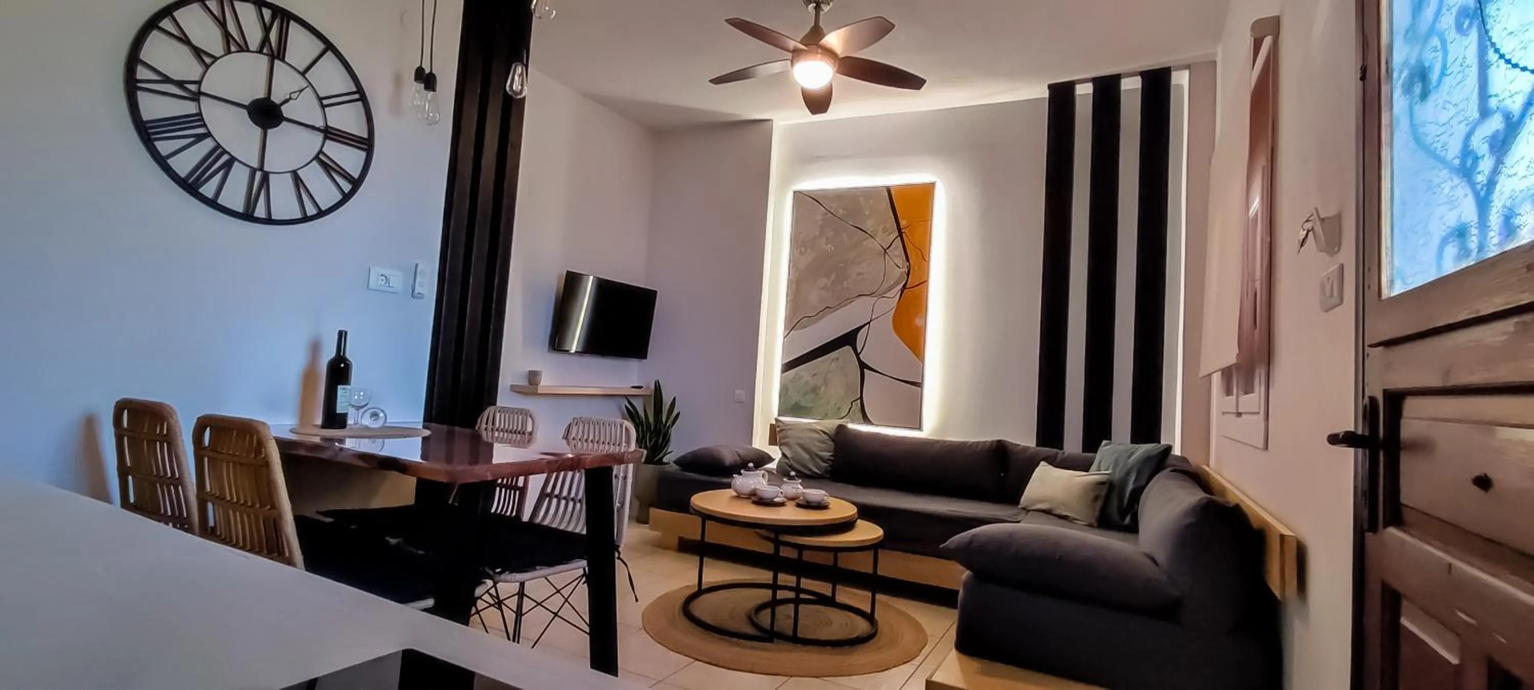 TV and multimedia in Niki Apartments