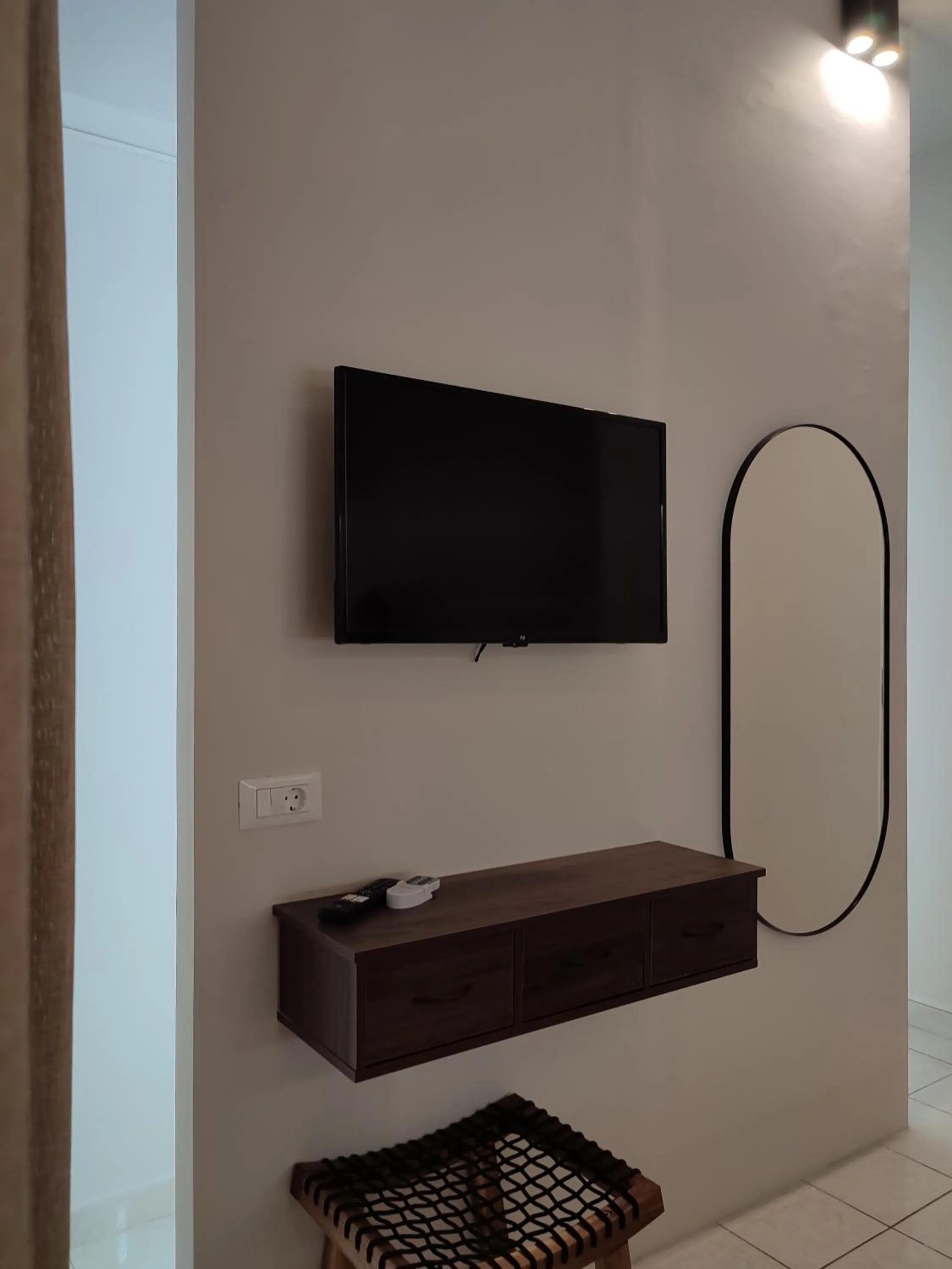 TV and multimedia in Niki Apartments