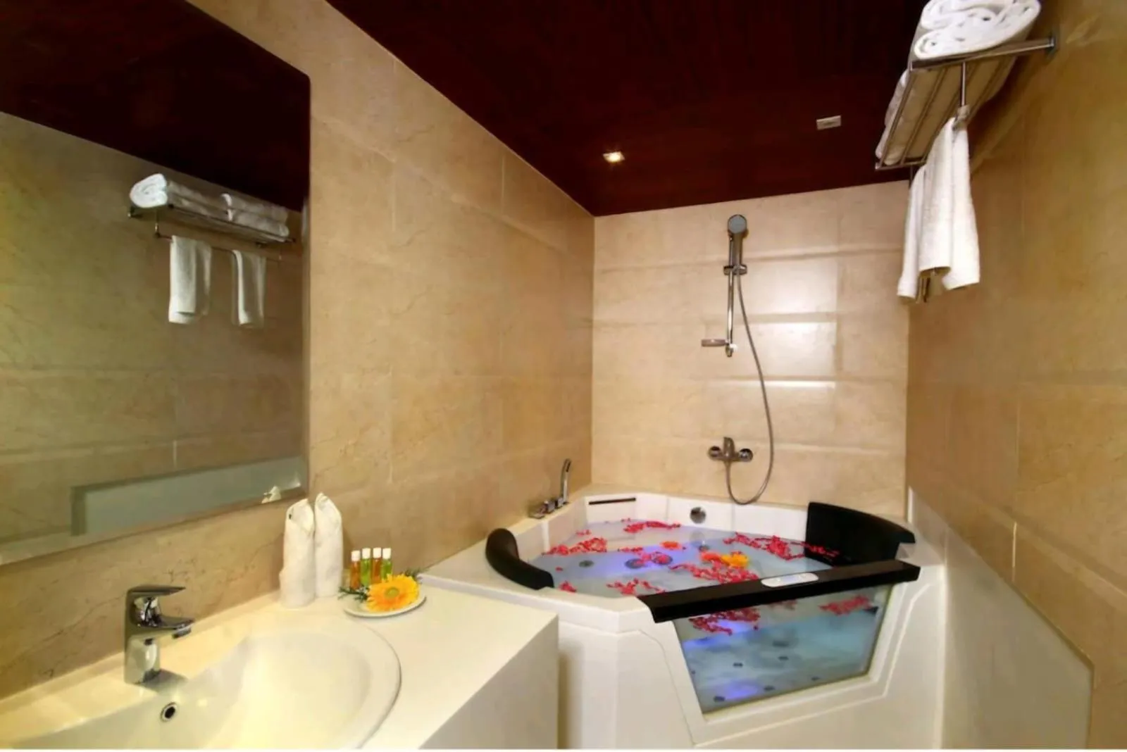 Bath in Diana Heights Luxury Hotel