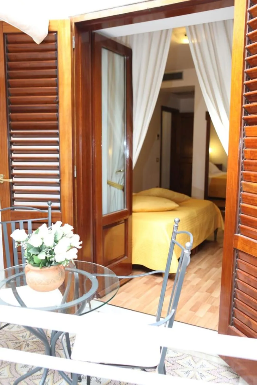 Bed in La Magnolia Sorrento - City Centre Hotel