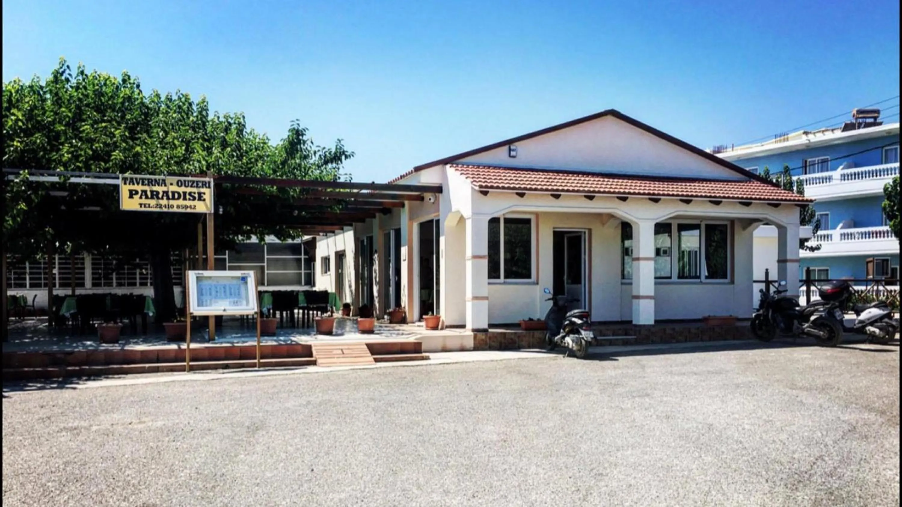 Restaurant/places to eat in Paradise Studios